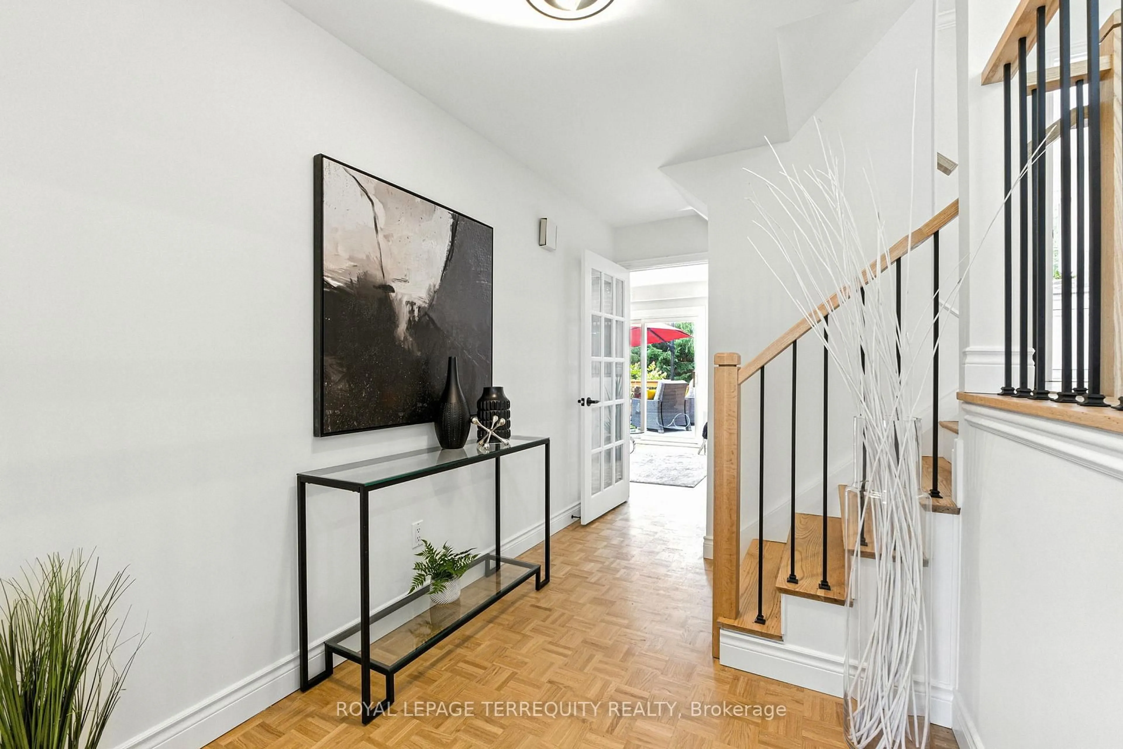 Indoor entryway for 3327 Kings Masting Cres, Mississauga Ontario L5L 1G5