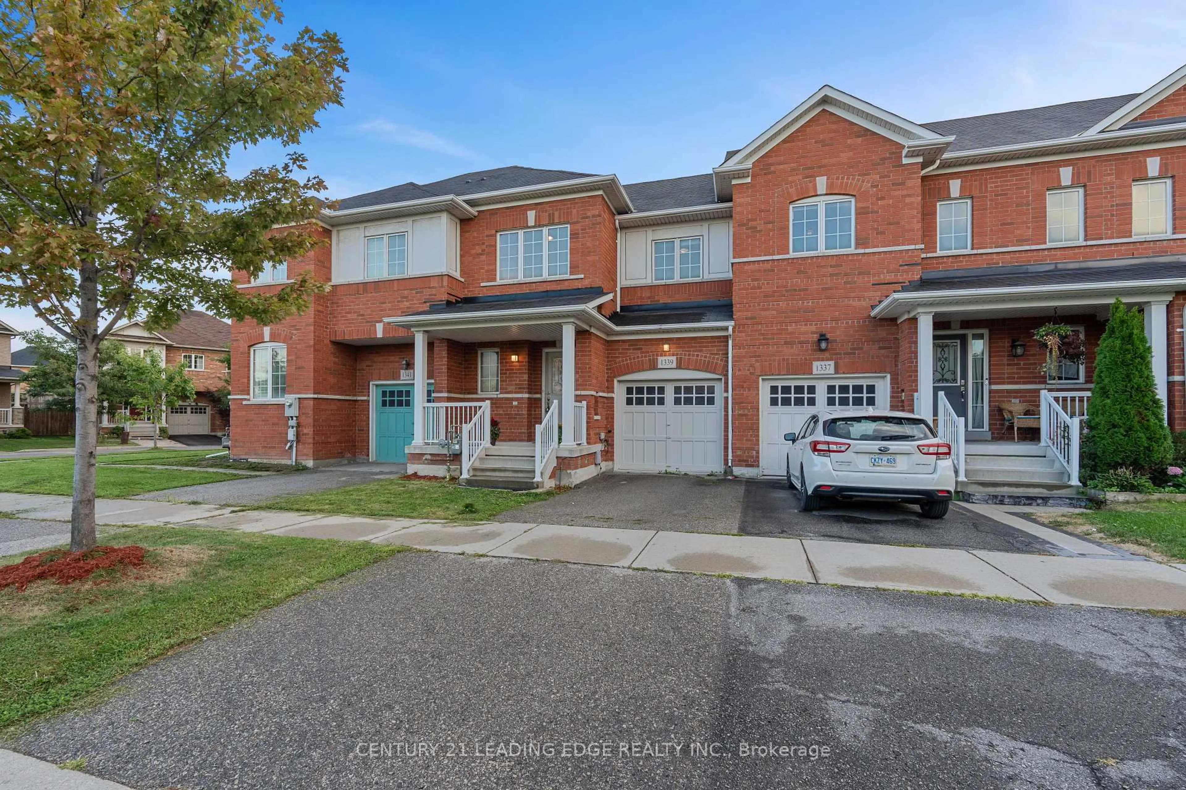 A pic from outside/outdoor area/front of a property/back of a property/a pic from drone, street for 1339 Brandon Terr, Milton Ontario L9T 7R4