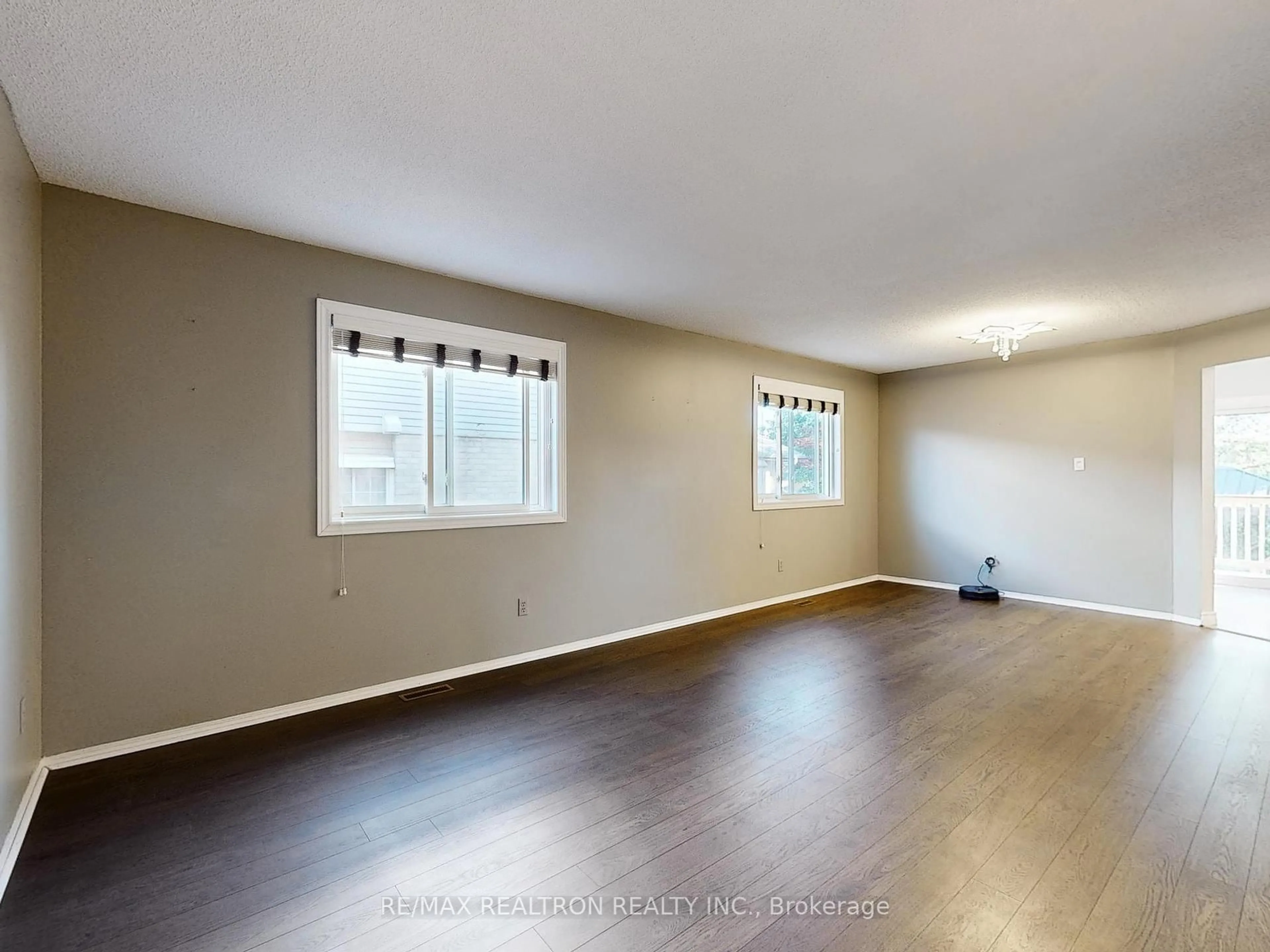 A pic of a room for 5386 Sheldon Park Dr, Burlington Ontario L7L 5W9