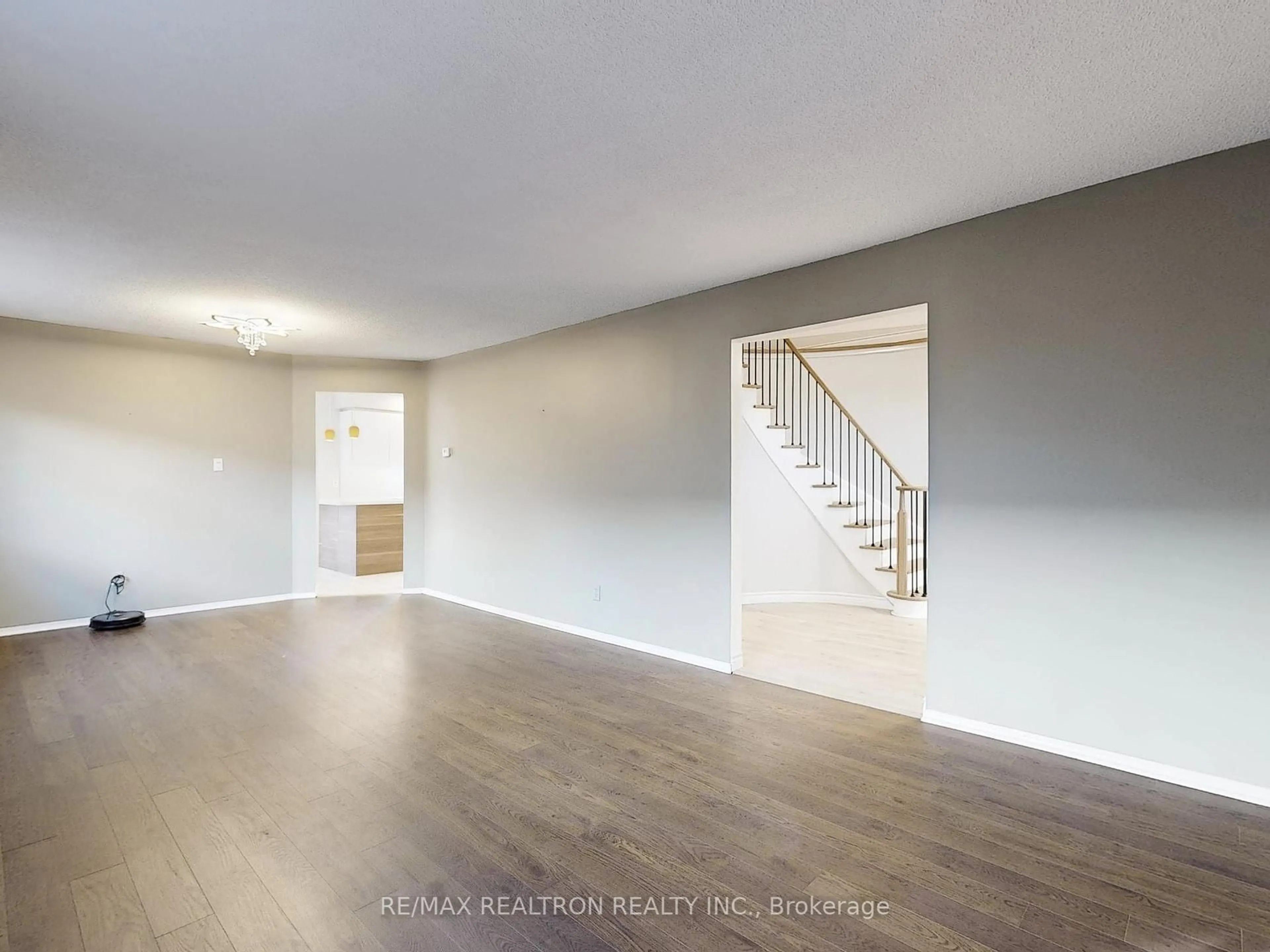 A pic of a room for 5386 Sheldon Park Dr, Burlington Ontario L7L 5W9