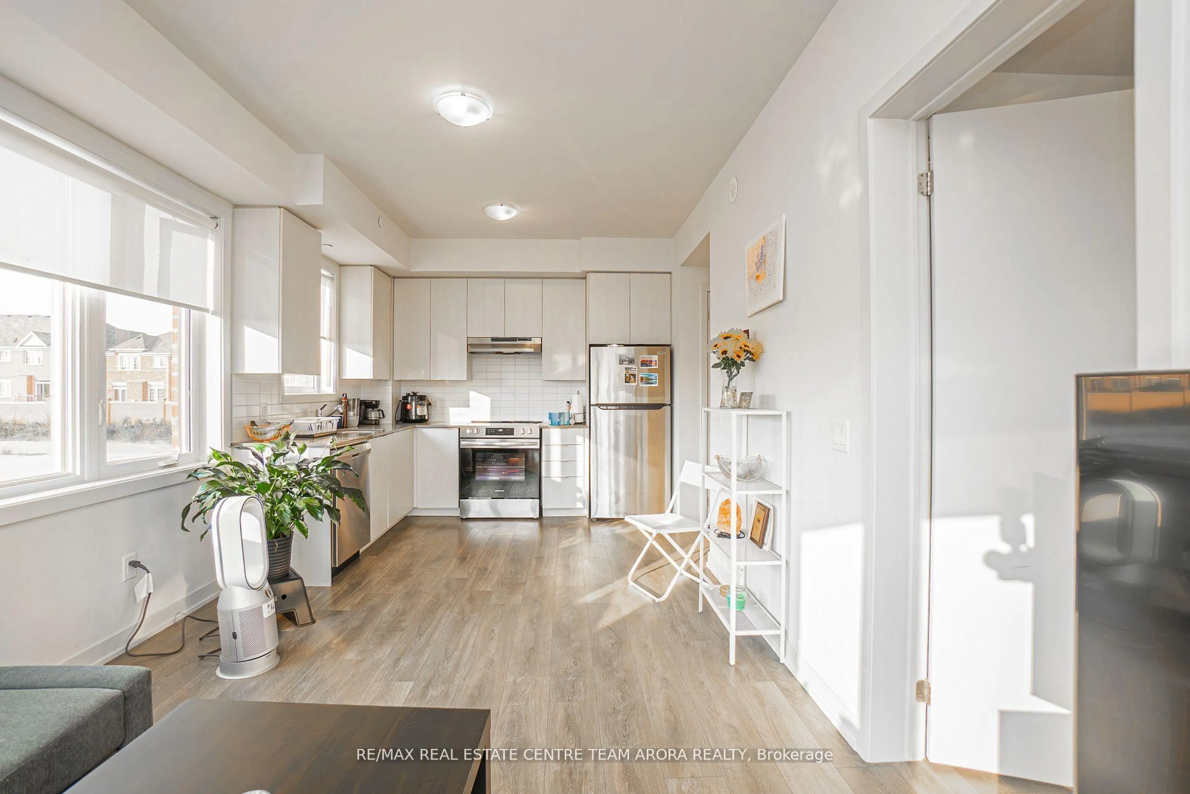 Open concept kitchen, unknown for 62 Sky Harbour Dr #213, Brampton Ontario L6Y 6J2