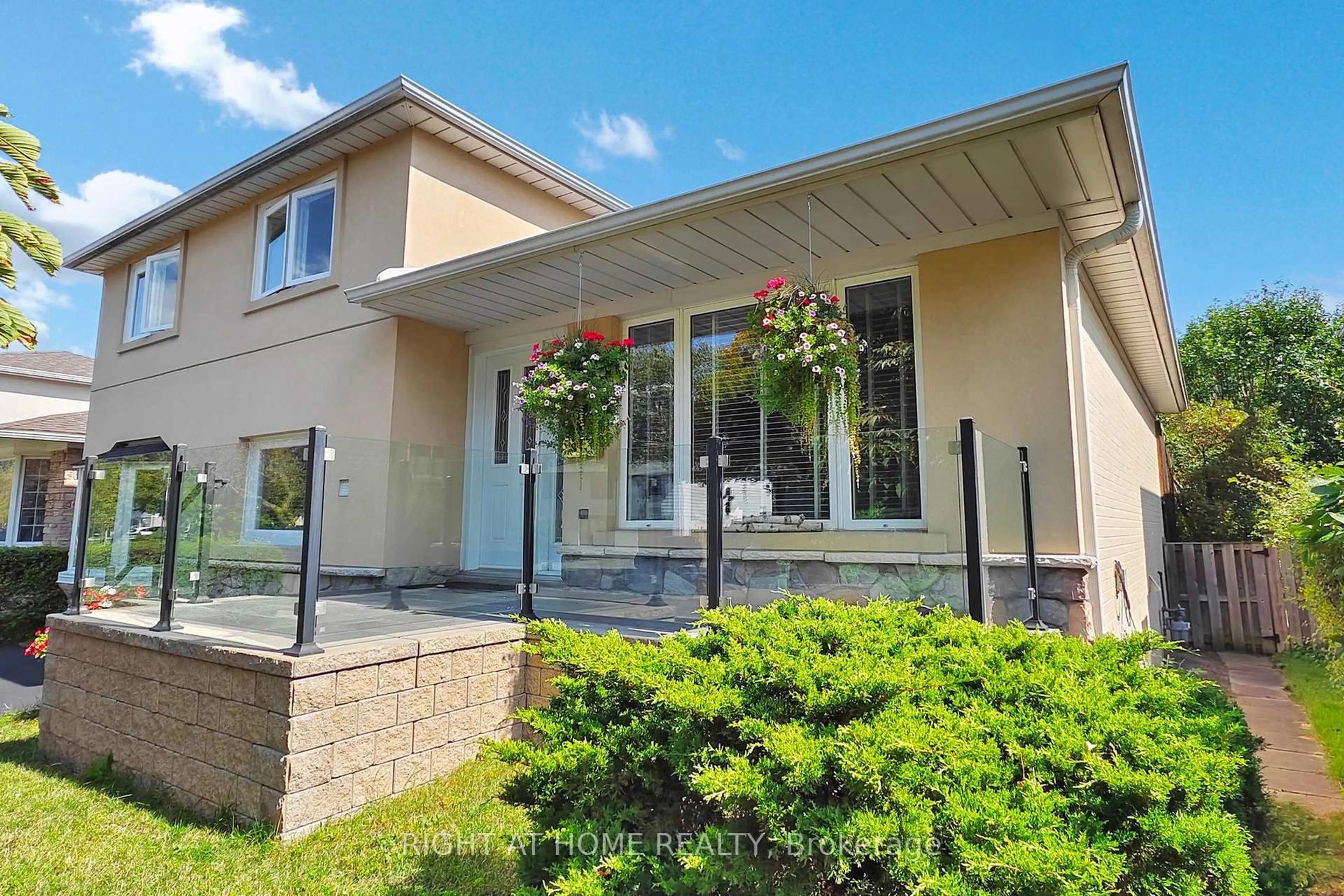 Unknown for 1592 Otterby Rd, Mississauga Ontario L4X 1W7