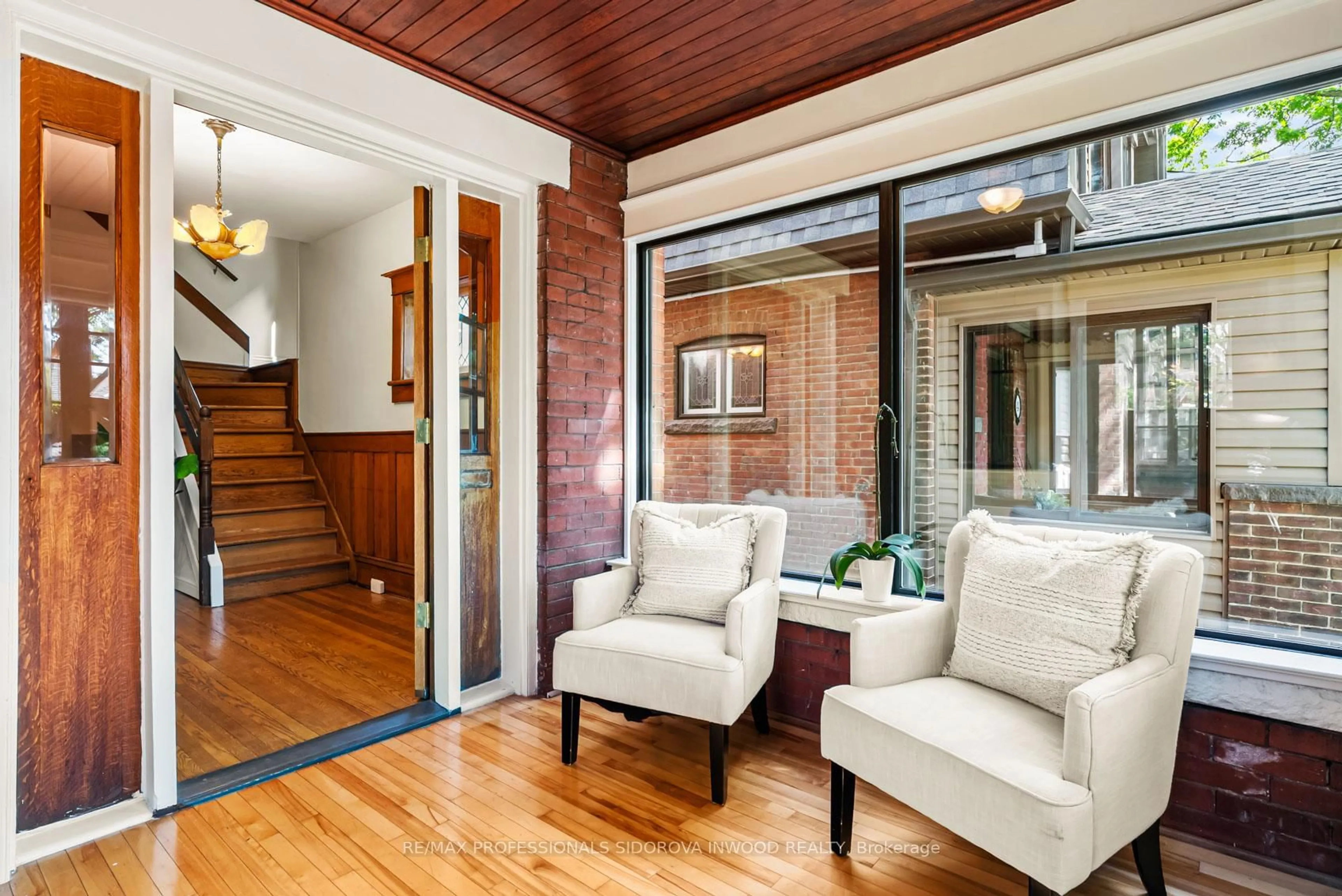 Indoor entryway for 50 Glenwood Ave, Toronto Ontario M6P 3C6