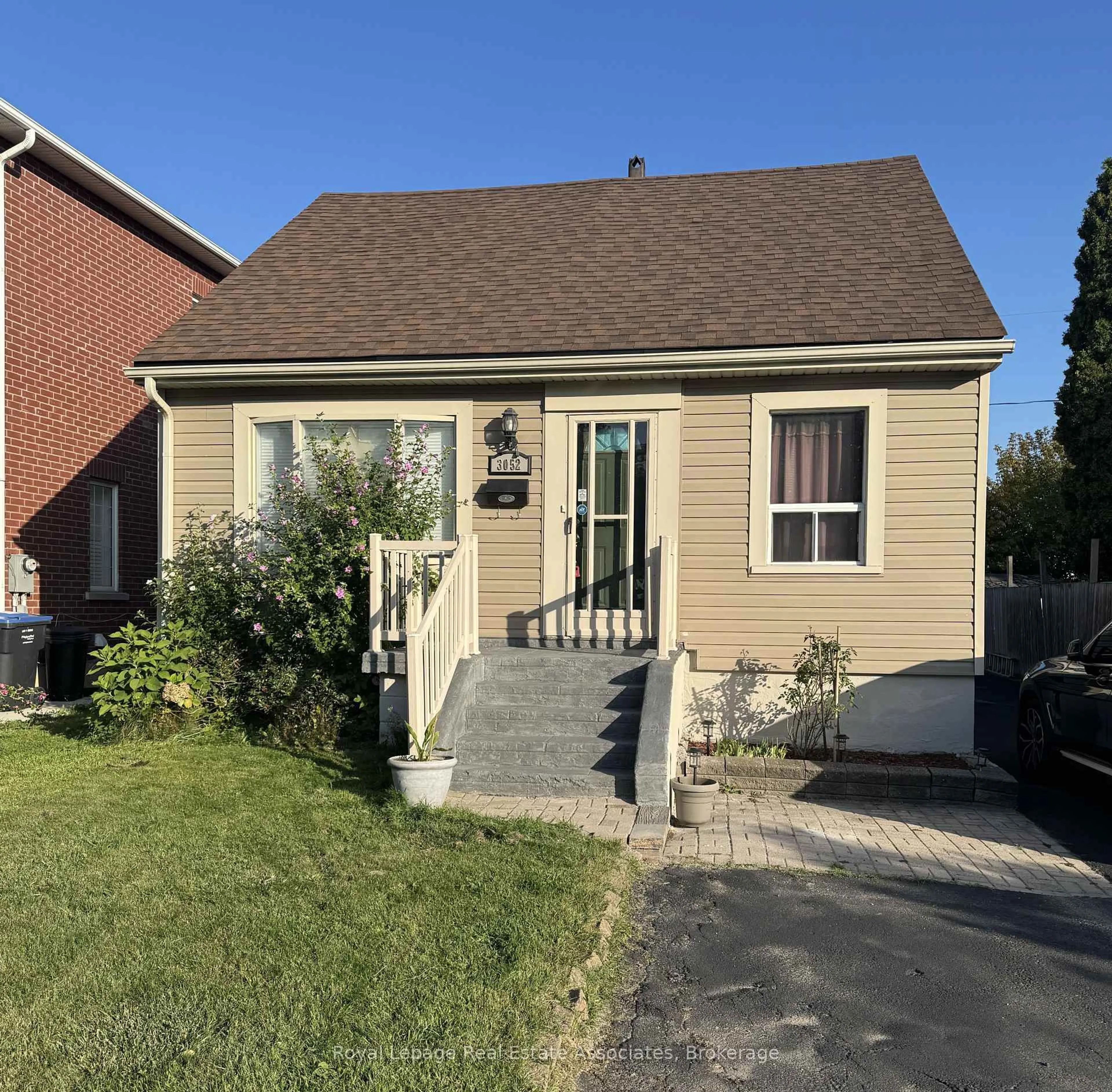Home with brick exterior material, street for 3052 Mcnaughton Ave, Mississauga Ontario L4T 1R7