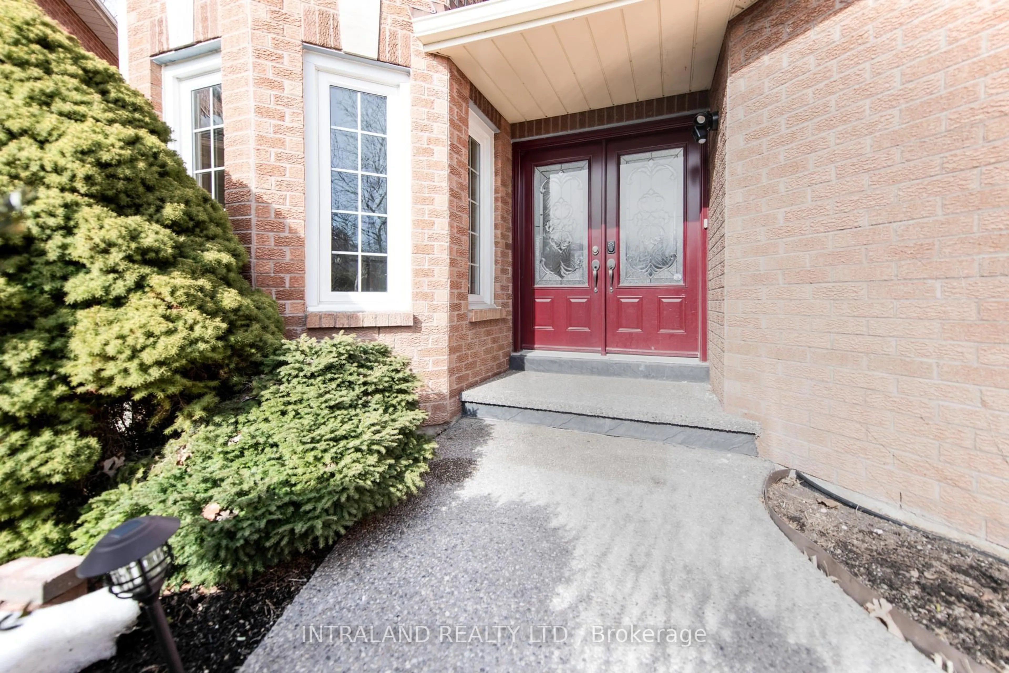 Indoor entryway for 109 Vivians Cres, Brampton Ontario L6Y 4V4