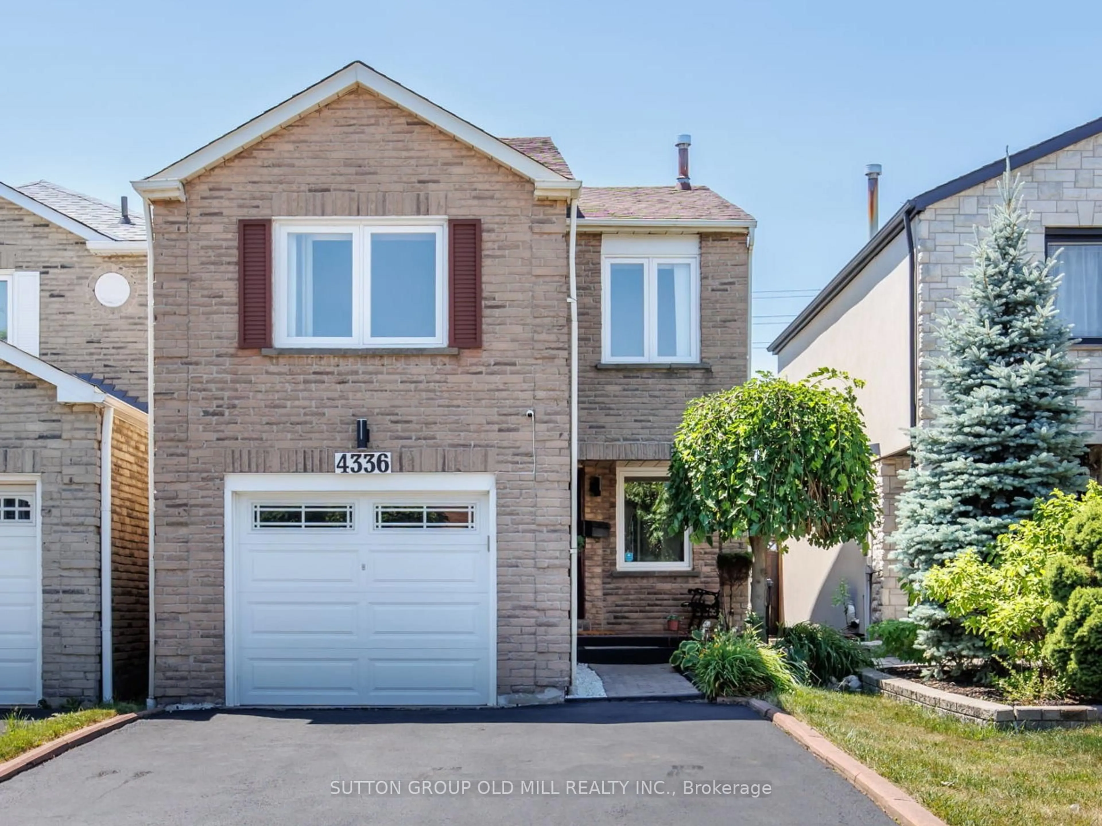 Home with brick exterior material, street for 4336 Lee Dr, Mississauga Ontario L4W 4A8