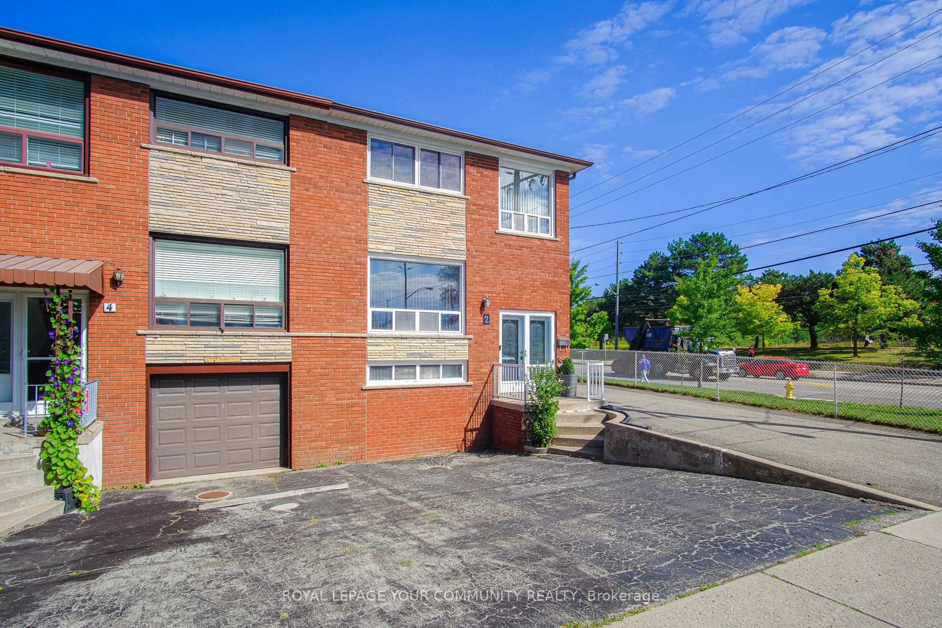 A pic from outside/outdoor area/front of a property/back of a property/a pic from drone, street for 2 Maryport Ave, Toronto Ontario M3M 2V9