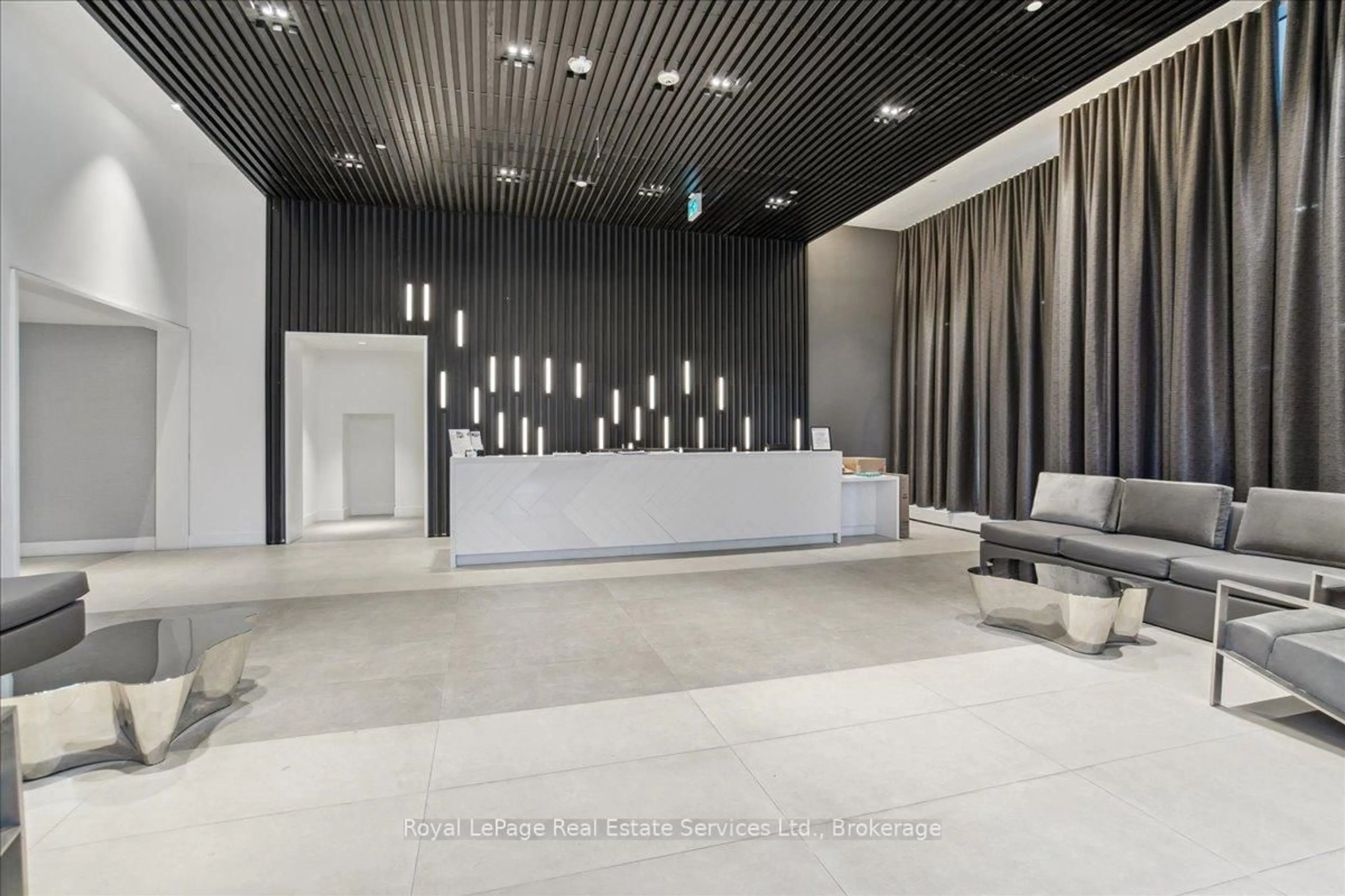Lobby for 2489 Taunton Rd #1112, Oakville Ontario L6H 3R9