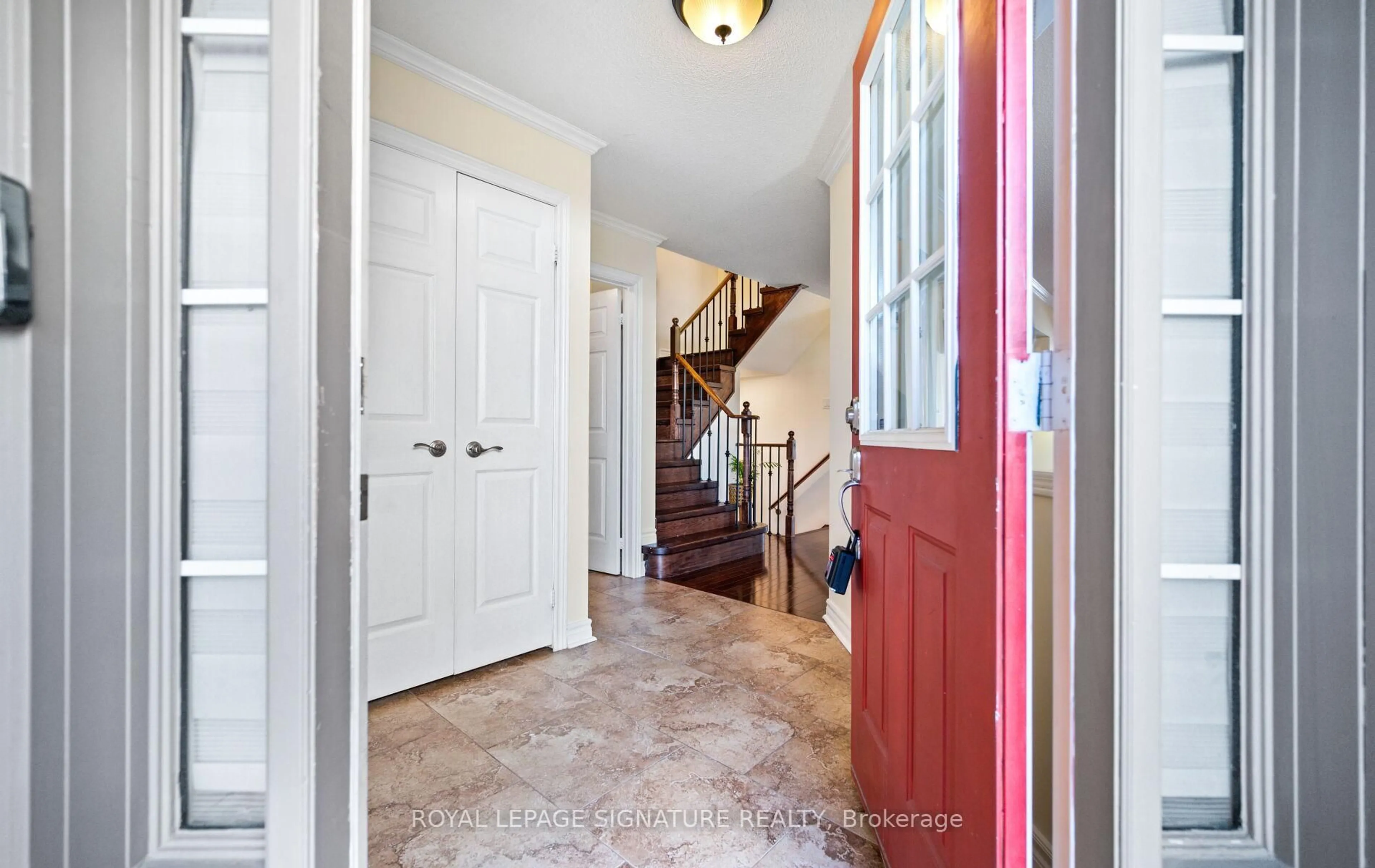 Indoor entryway for 3351 Smoke Tree Rd, Mississauga Ontario L5N 7M5