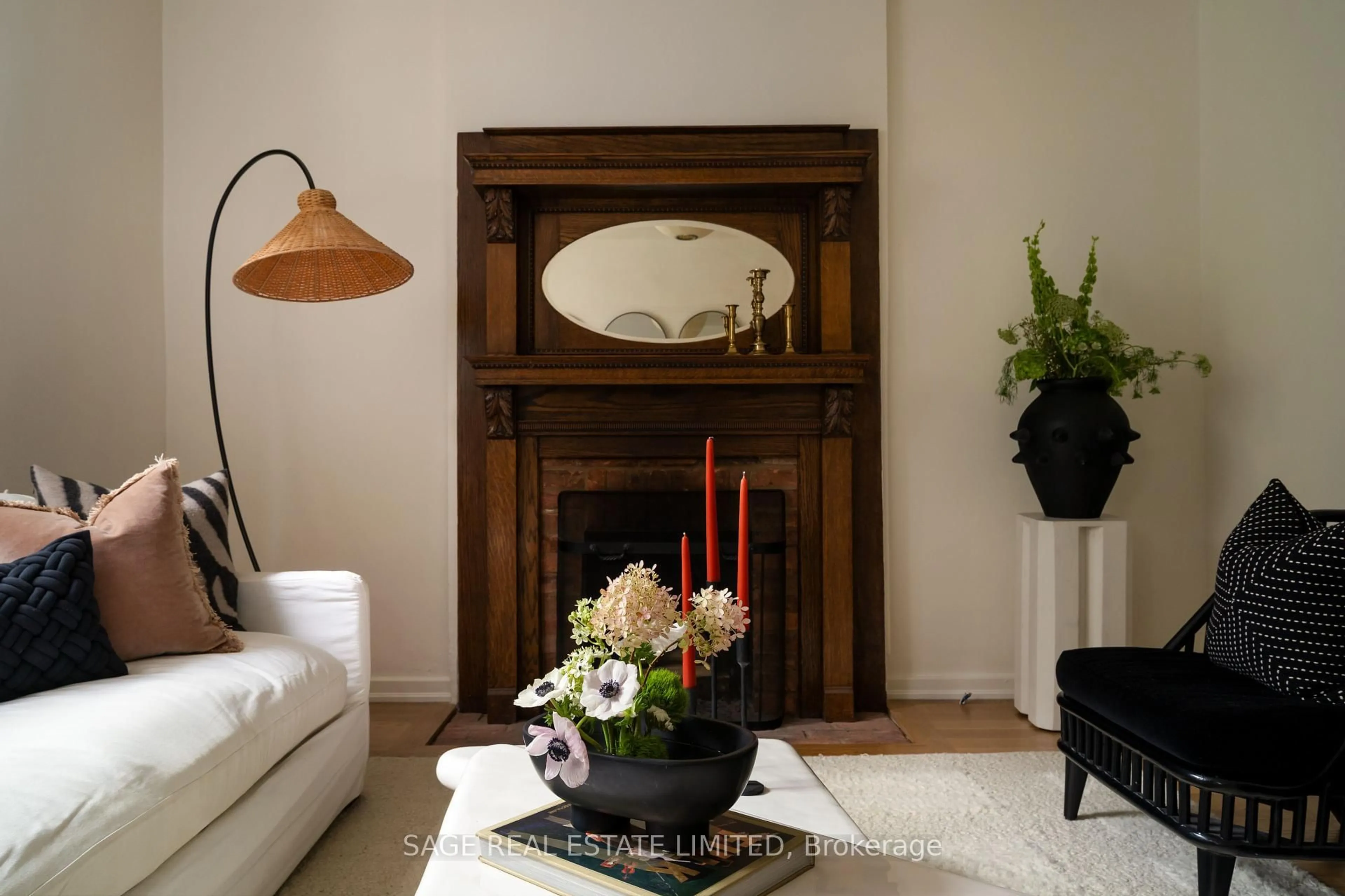 Living room with furniture, unknown for 322 Sorauren Ave, Toronto Ontario M6R 2G7