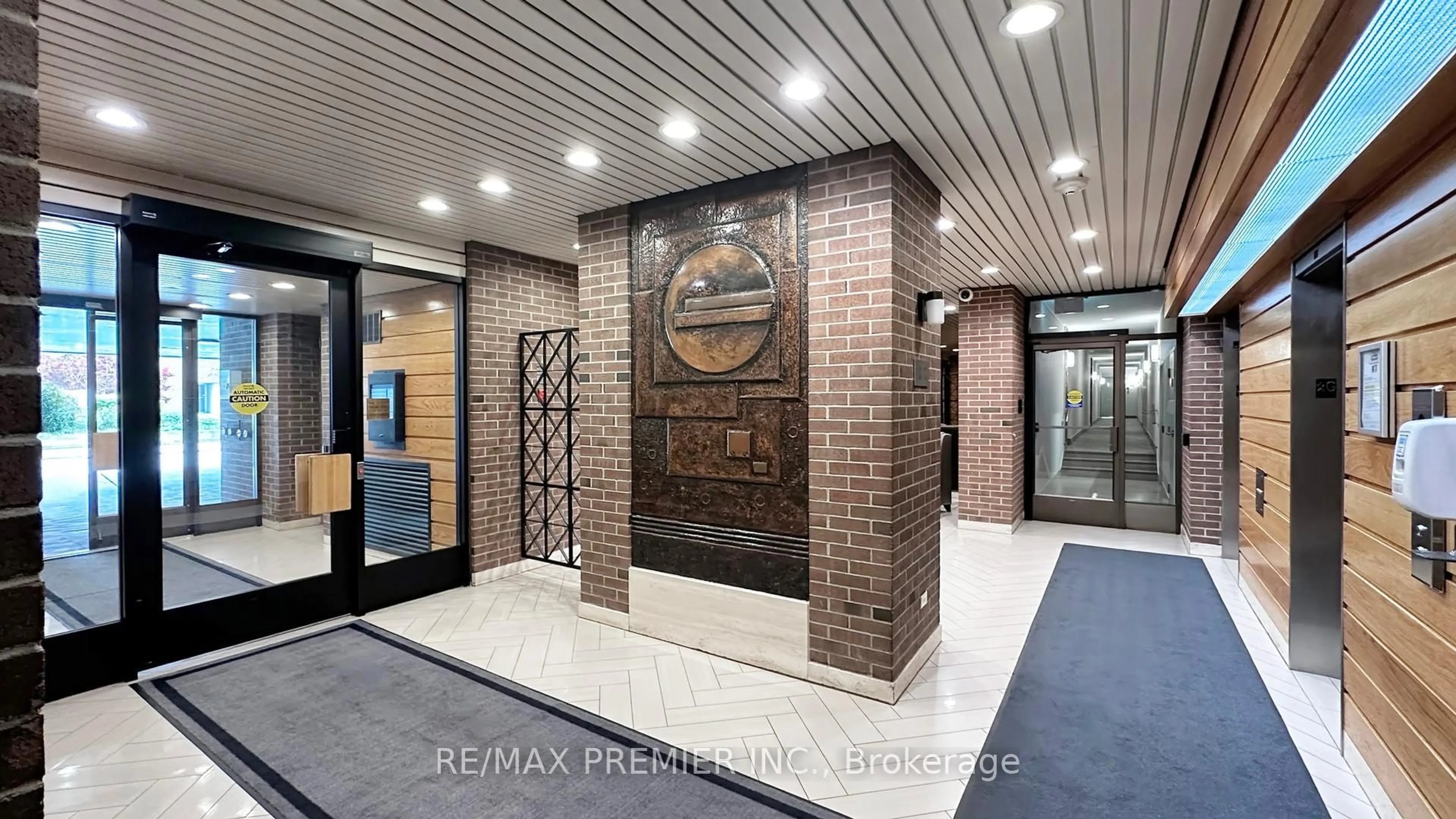 Unknown for 270 Scarlett Rd #710, Toronto Ontario M6N 4X7