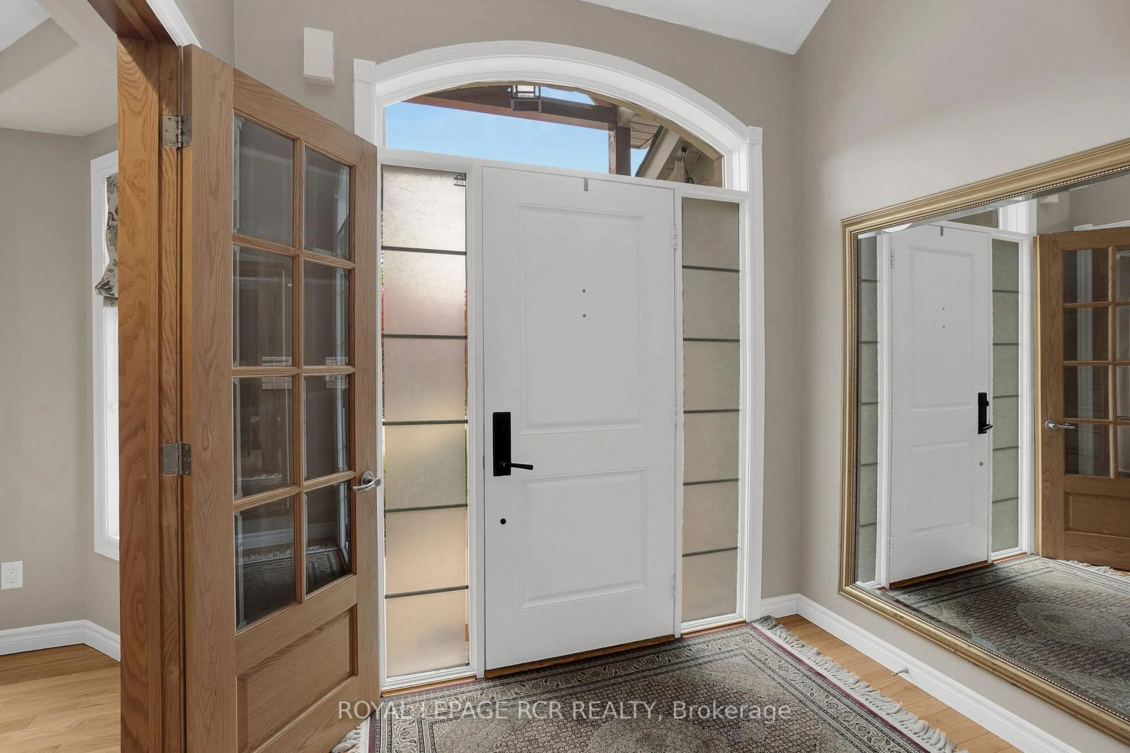 Indoor entryway for 14 Zimmerman Dr #4, Caledon Ontario L7E 4C2