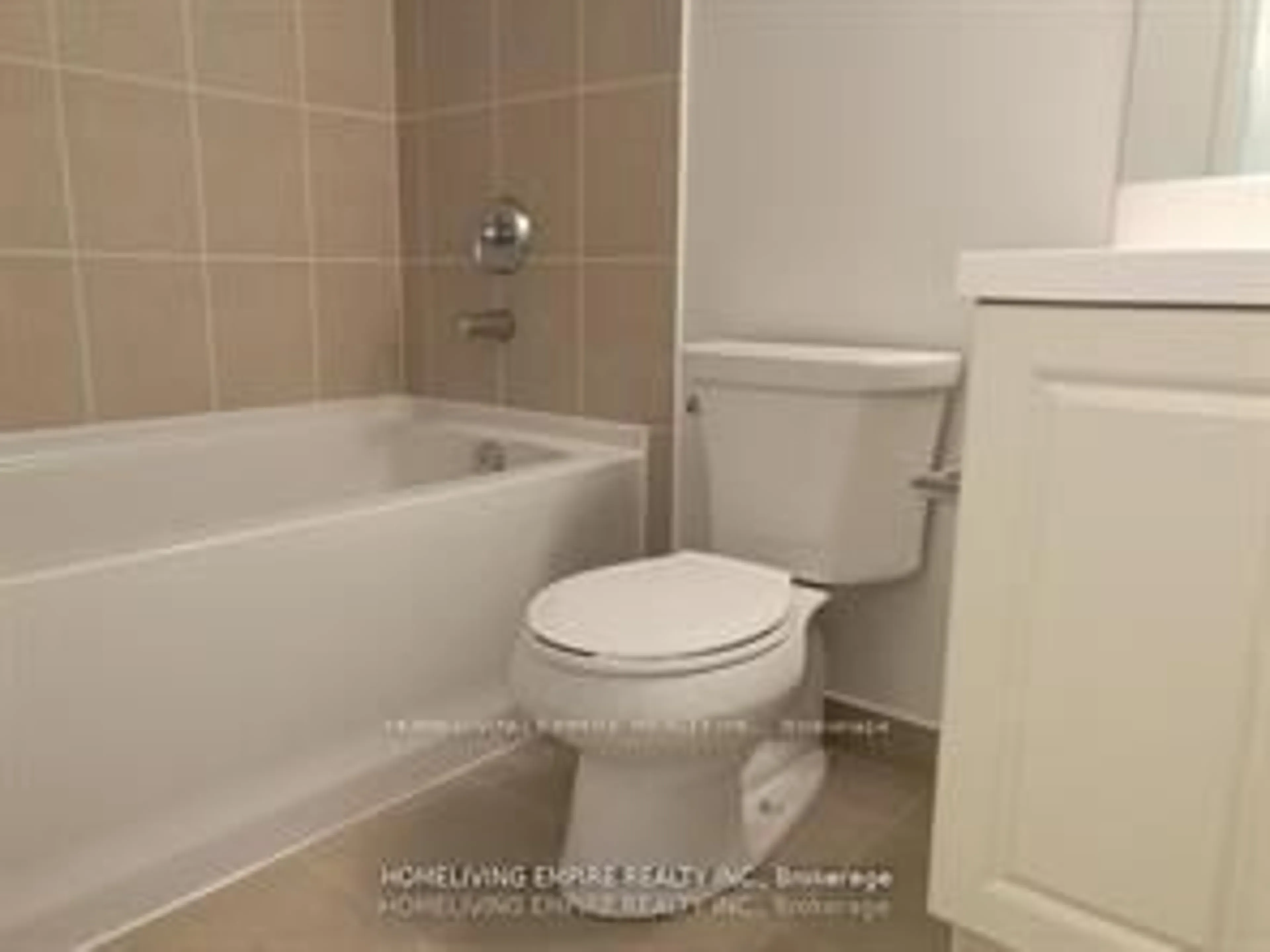 Standard bathroom, ceramic/tile floor for 3091 Dufferin St #609, Toronto Ontario M6A 0C4