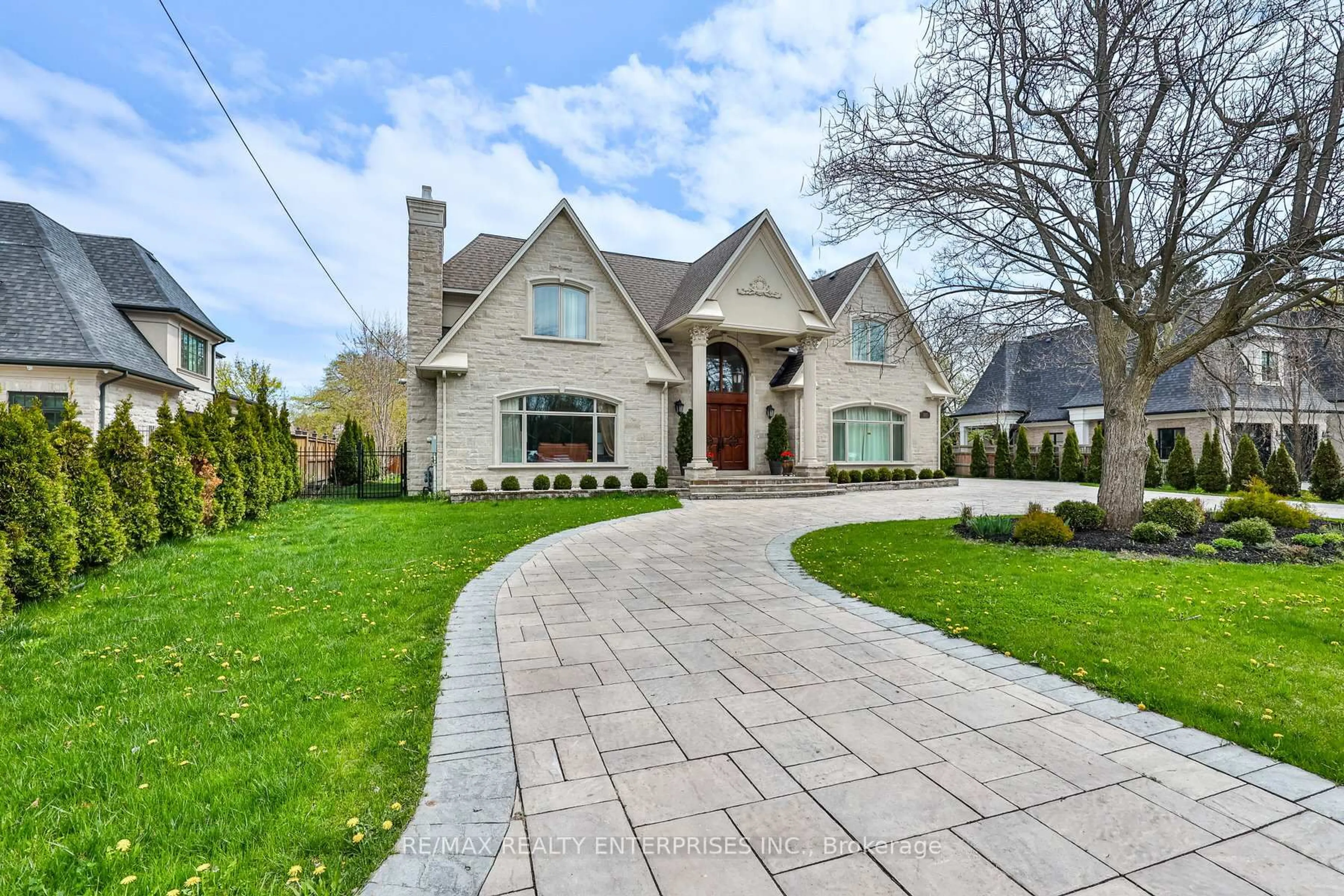 Home with brick exterior material, street for 1511 Broadmoor Ave, Mississauga Ontario L5G 3T7