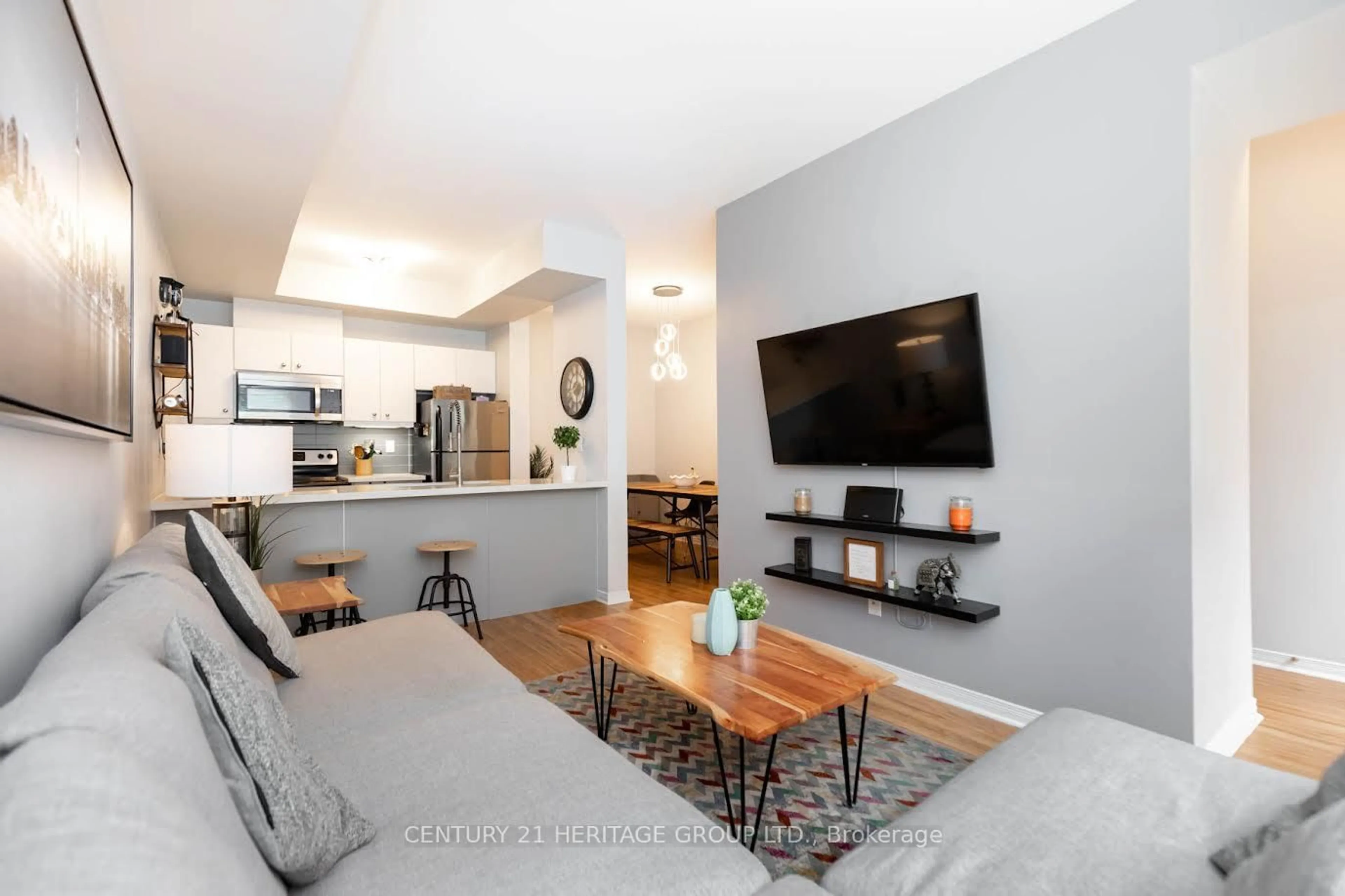 Living room with furniture, unknown for 68 Winston Park Blvd #44, Toronto Ontario M3K 1C2