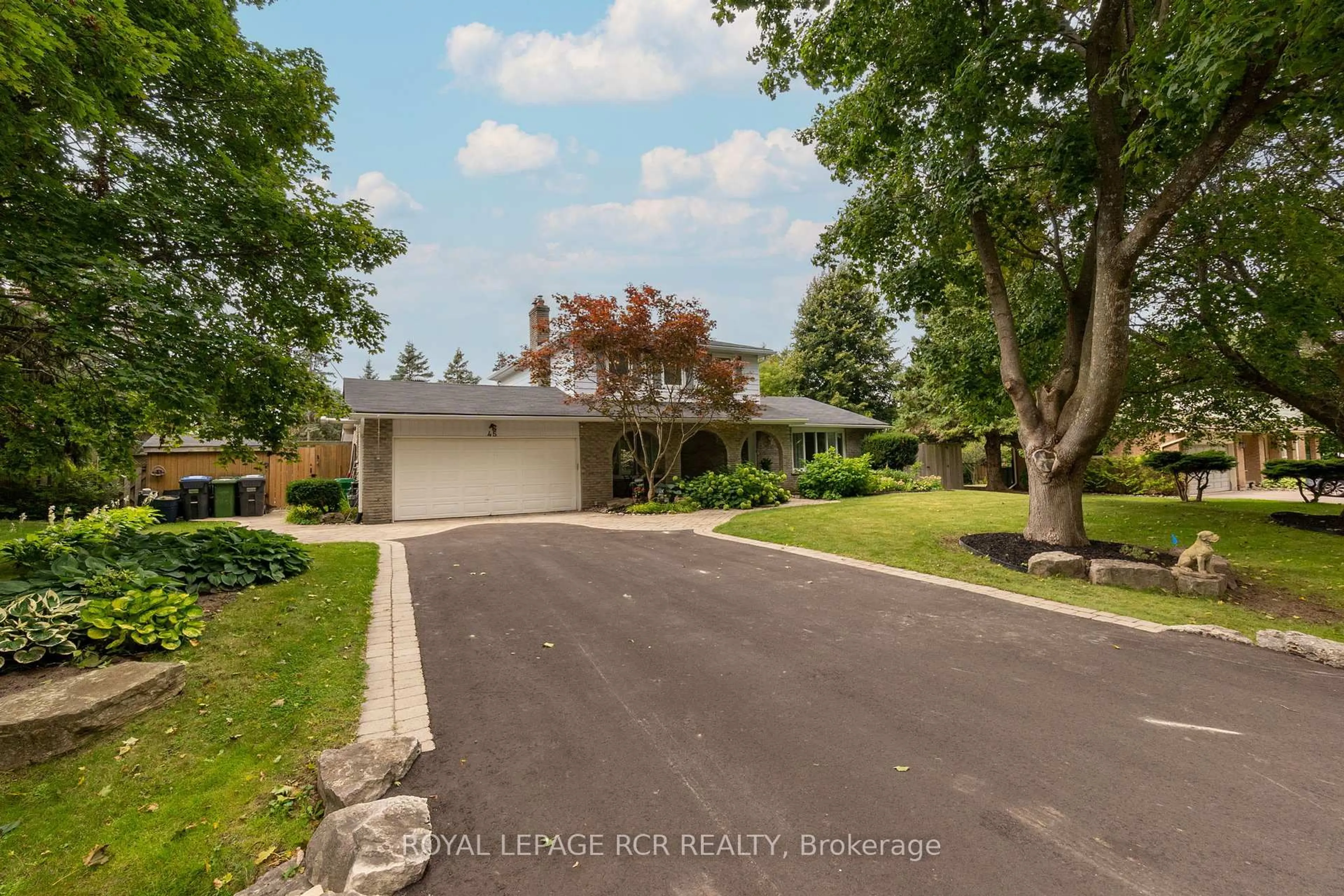 A pic from outside/outdoor area/front of a property/back of a property/a pic from drone, street for 45 Westview Cres, Caledon Ontario L7E 0E2