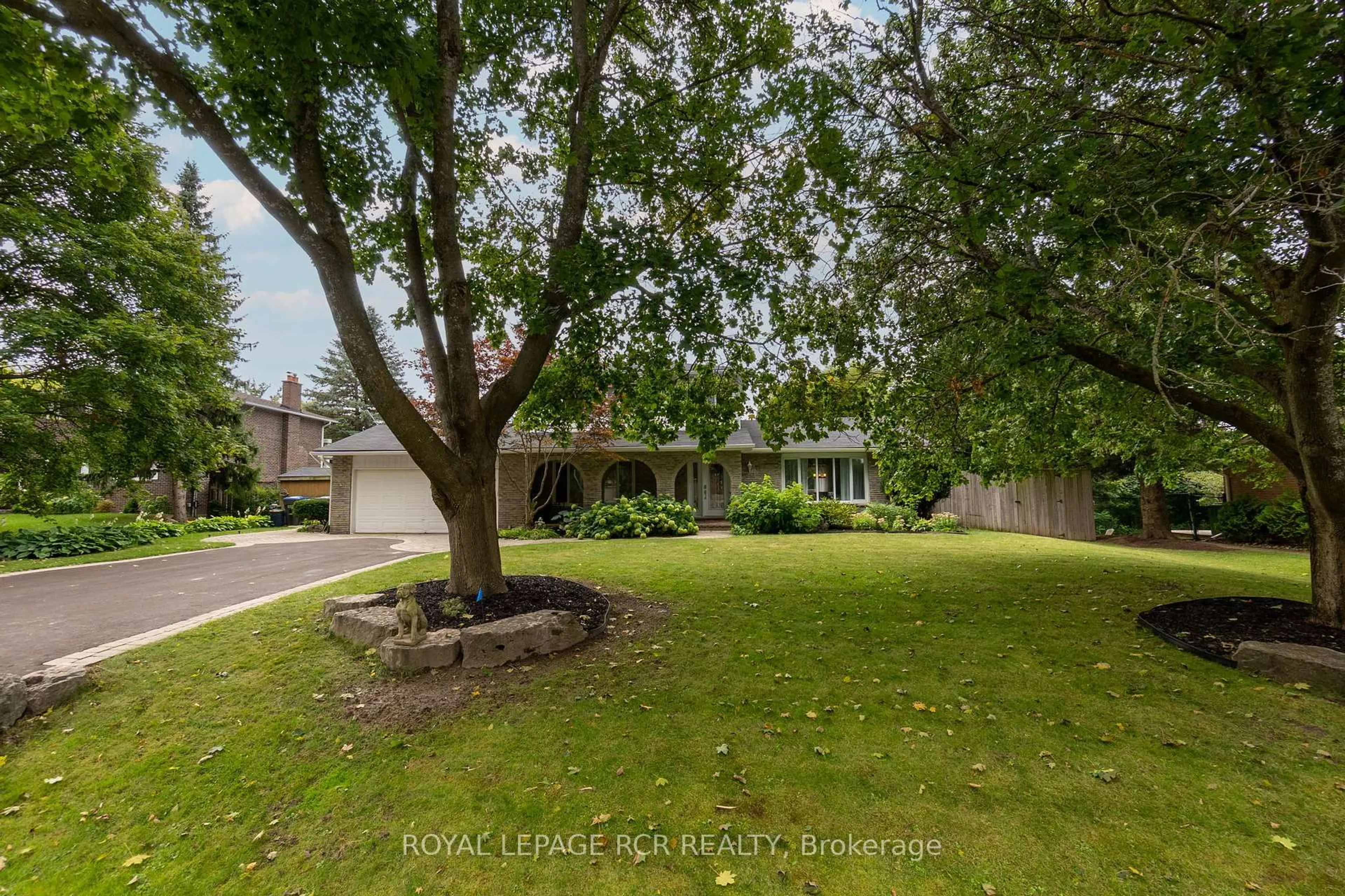 A pic from outside/outdoor area/front of a property/back of a property/a pic from drone, street for 45 Westview Cres, Caledon Ontario L7E 0E2