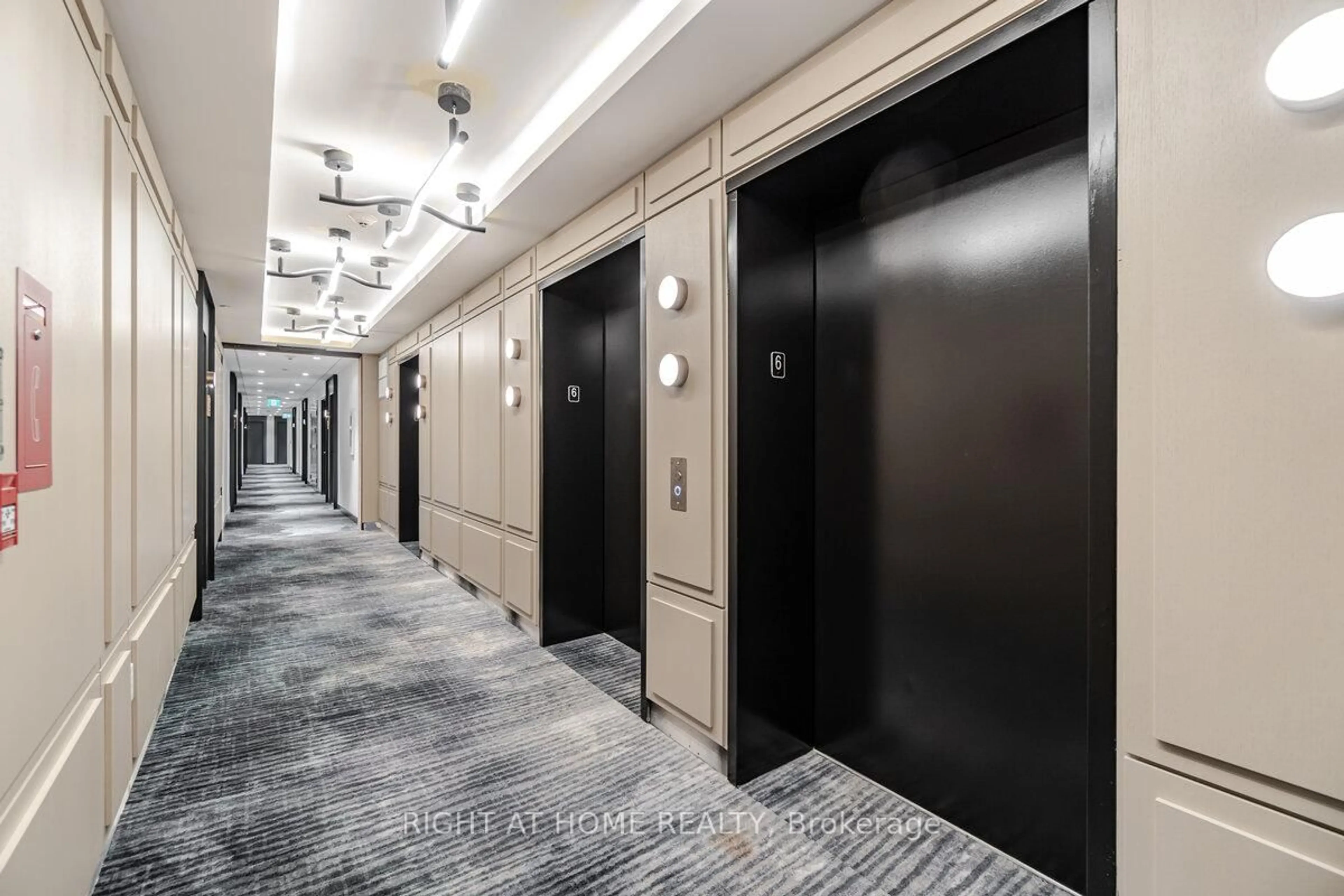 Indoor foyer for 3200 William Coltson Ave #602, Oakville Ontario L6H 7W6