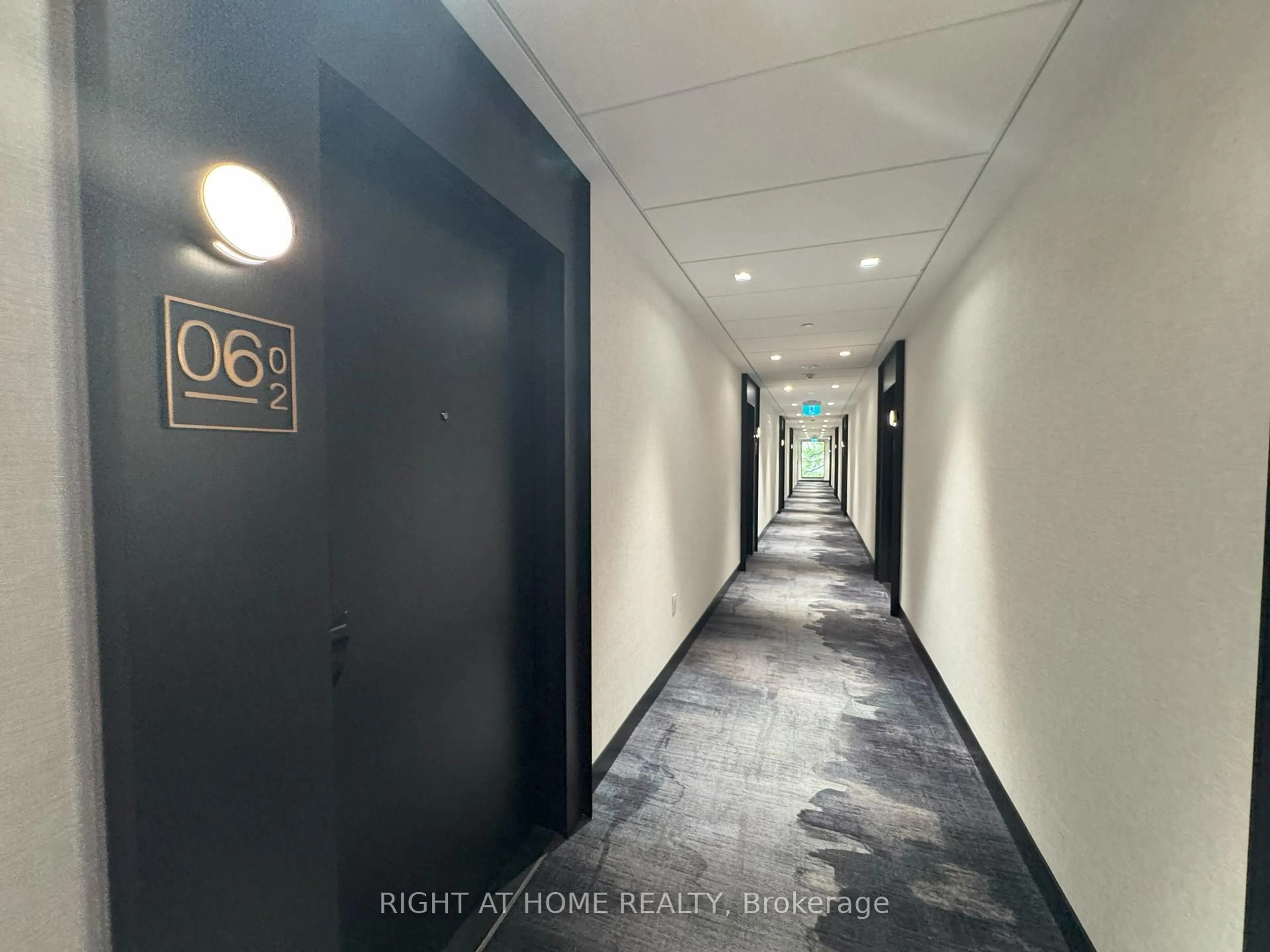 Indoor foyer for 3200 William Coltson Ave #602, Oakville Ontario L6H 7W6