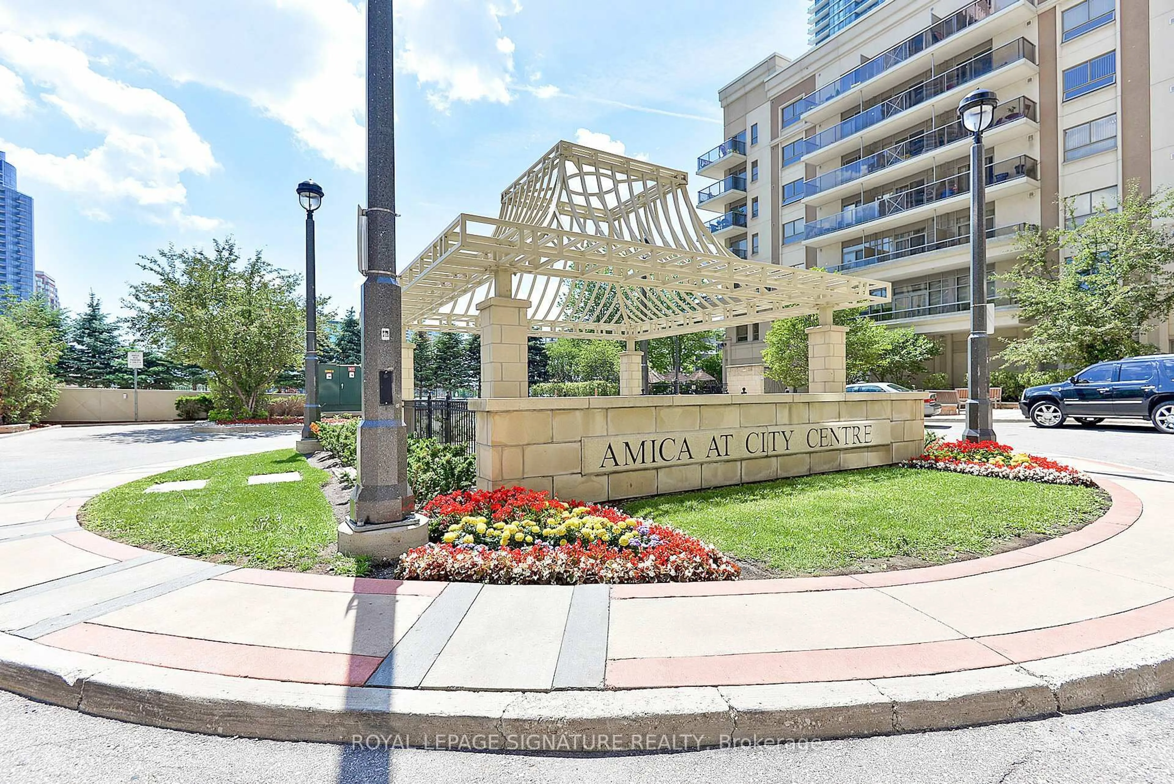 Patio, street for 350 Princess Royal Dr #1508, Mississauga Ontario L5B 4N1