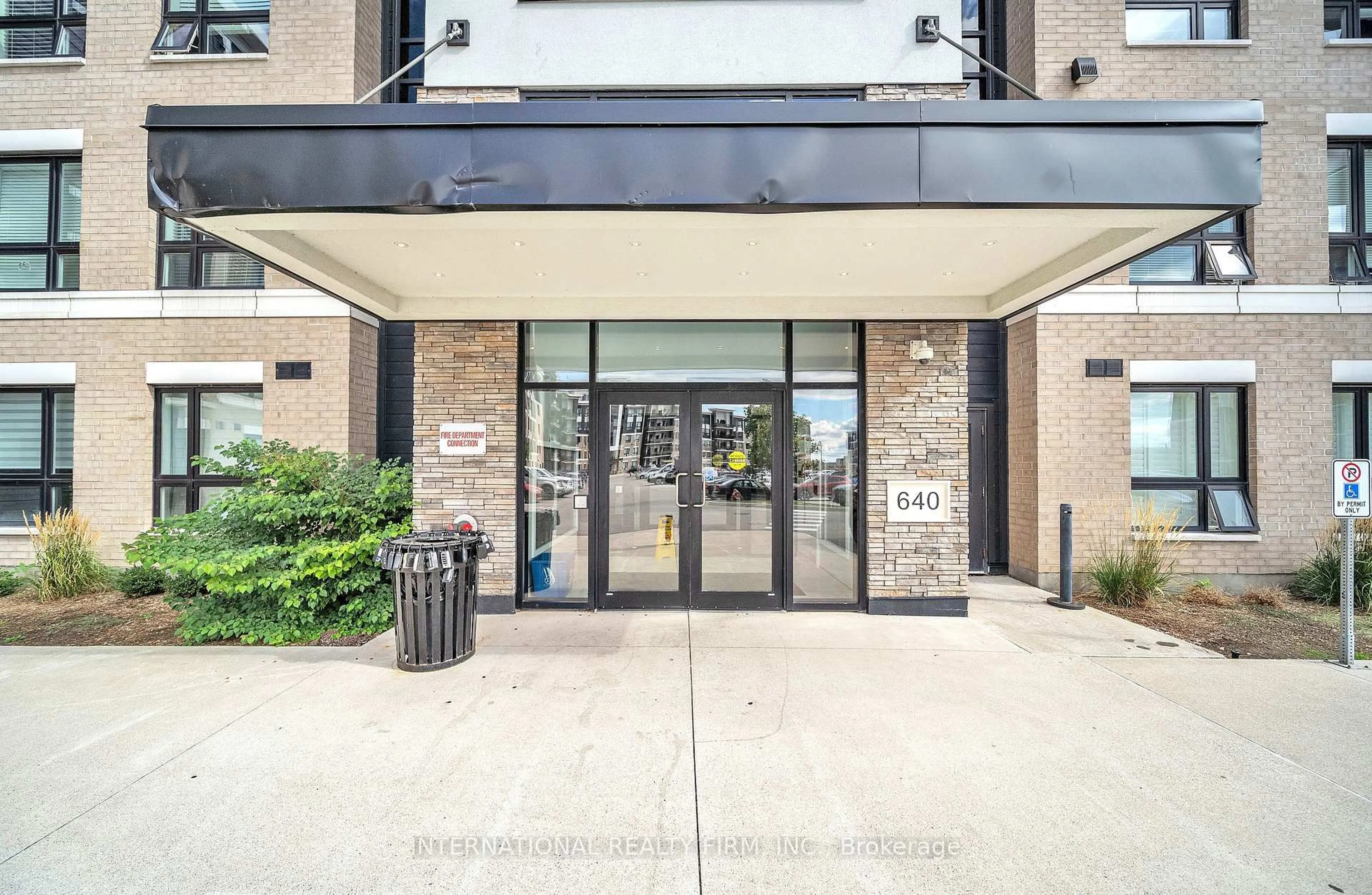 Indoor foyer for 640 Sauve St #209, Milton Ontario L9T 9A7