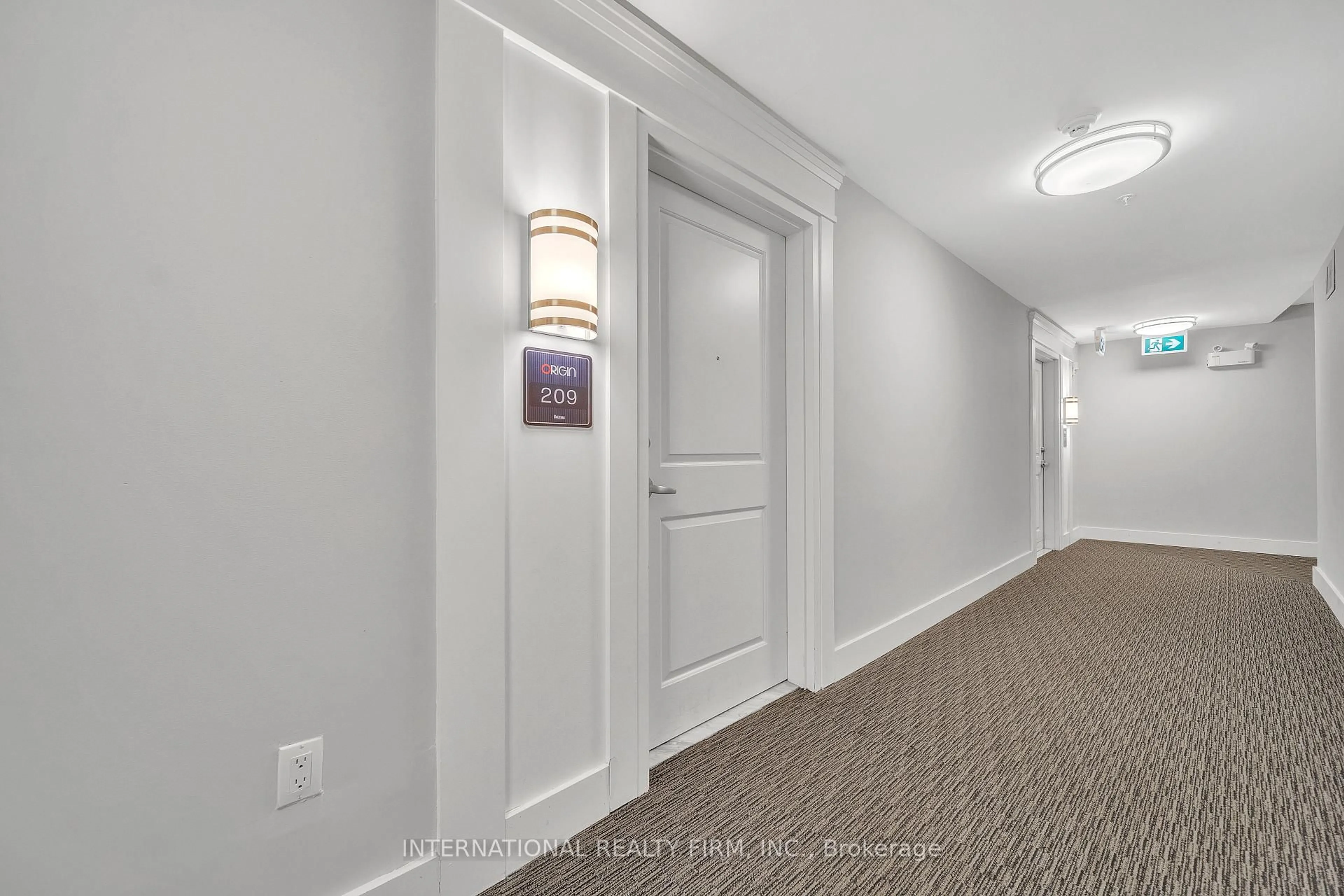 Indoor foyer for 640 Sauve St #209, Milton Ontario L9T 9A7