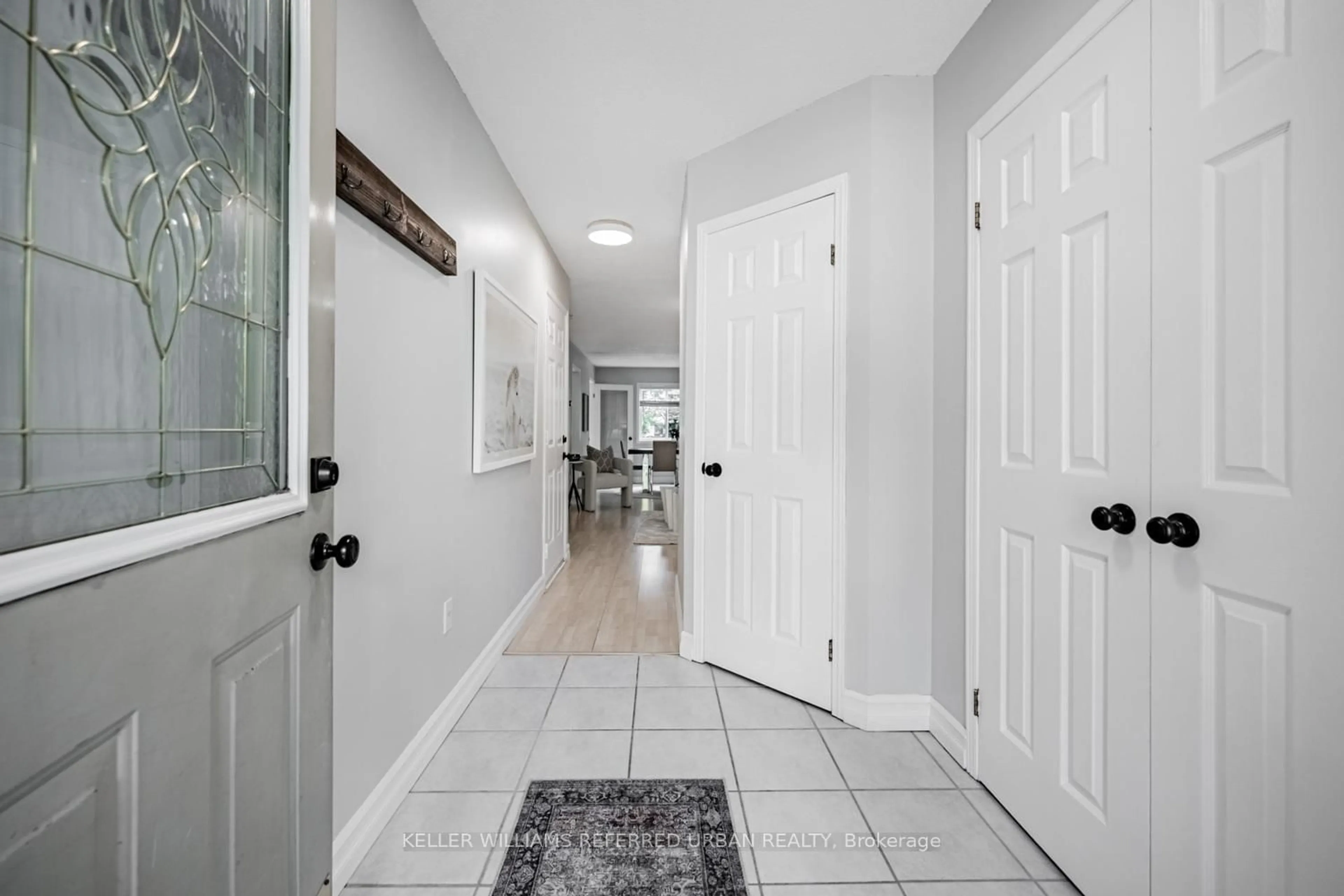 Indoor entryway for 1253 Walkers Line, Burlington Ontario L7M 4N8