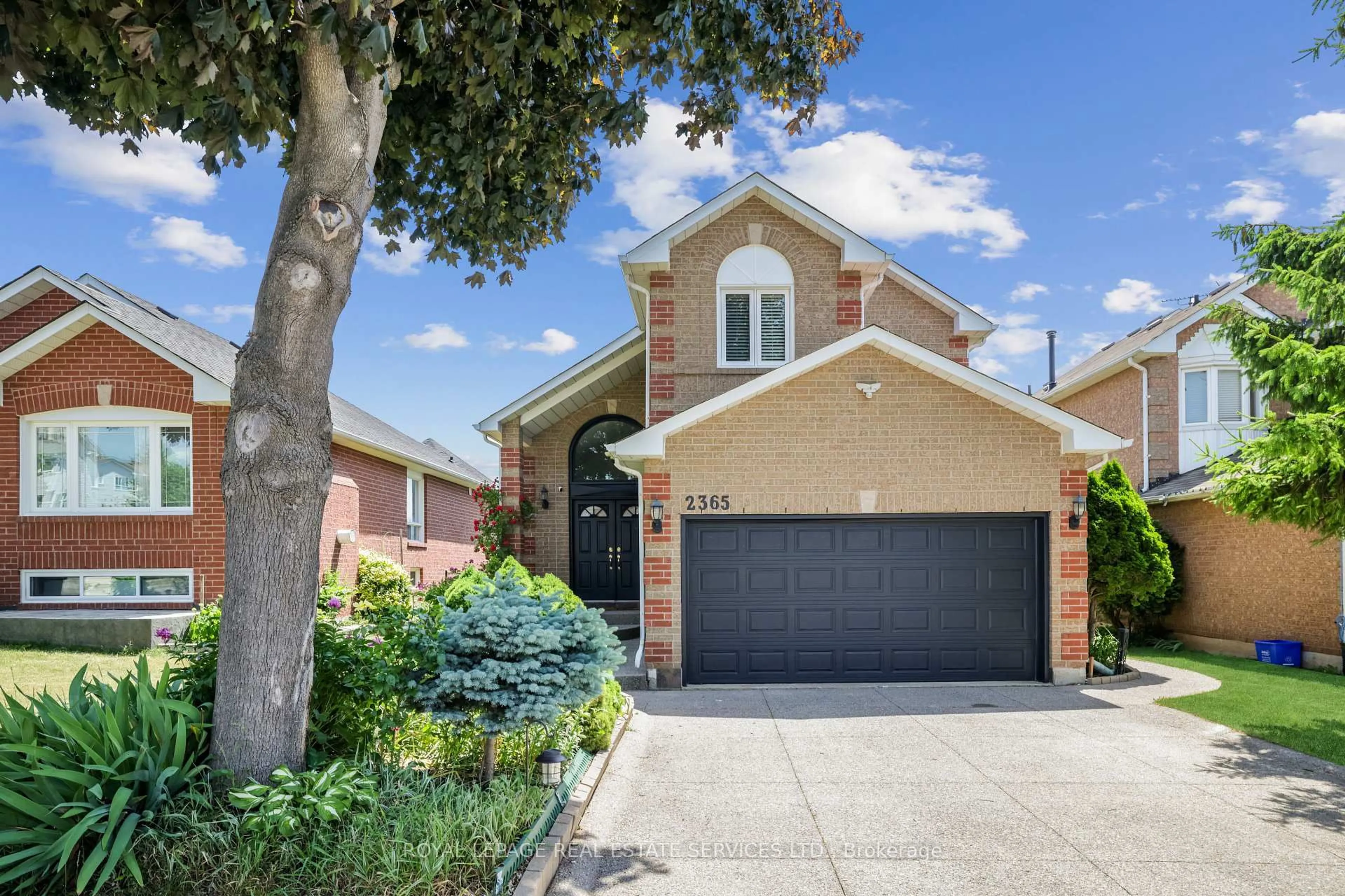 Home with brick exterior material, street for 2365 Grand Ravine Dr, Oakville Ontario L6H 6A8