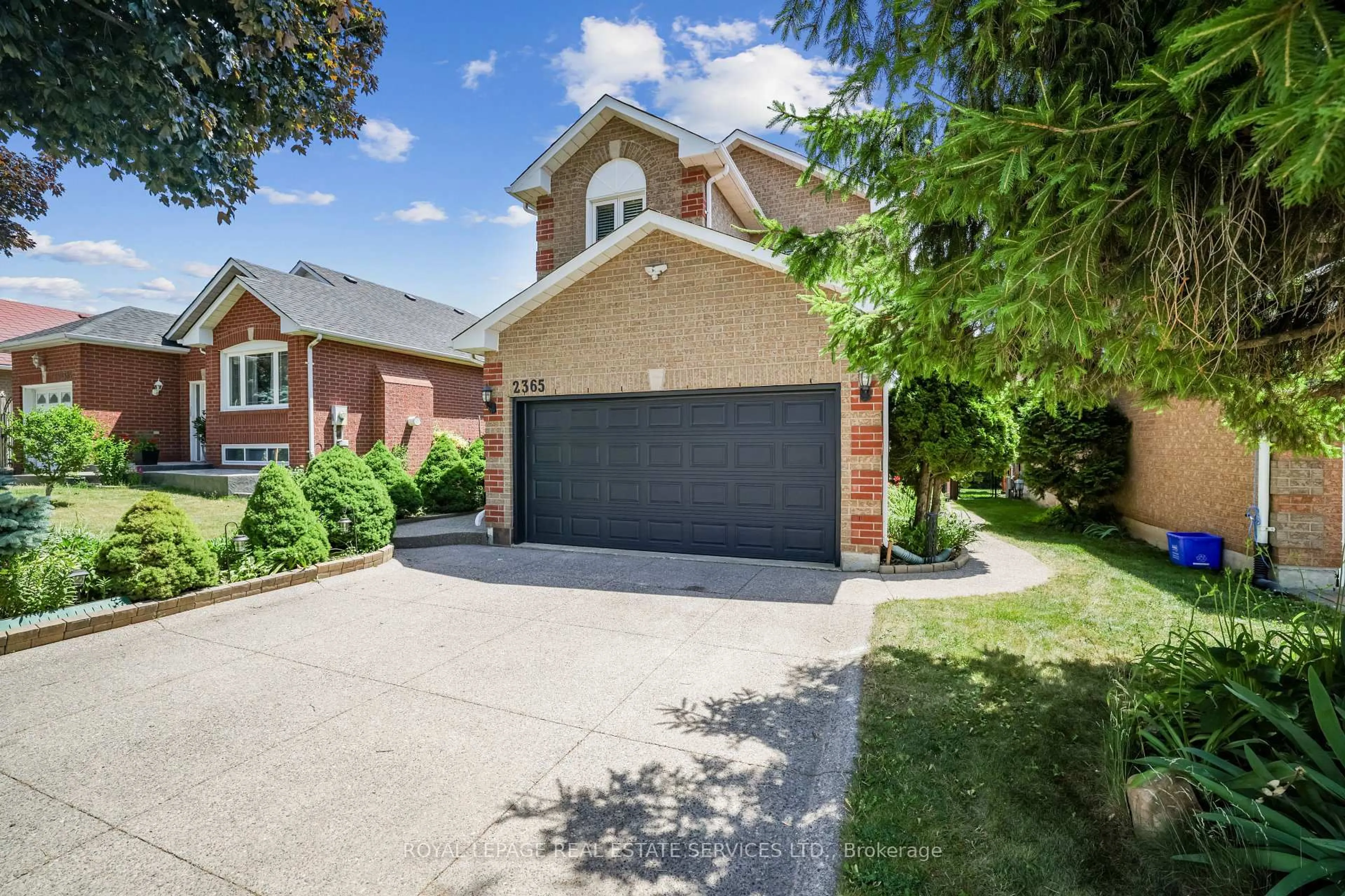 Home with brick exterior material, street for 2365 Grand Ravine Dr, Oakville Ontario L6H 6A8