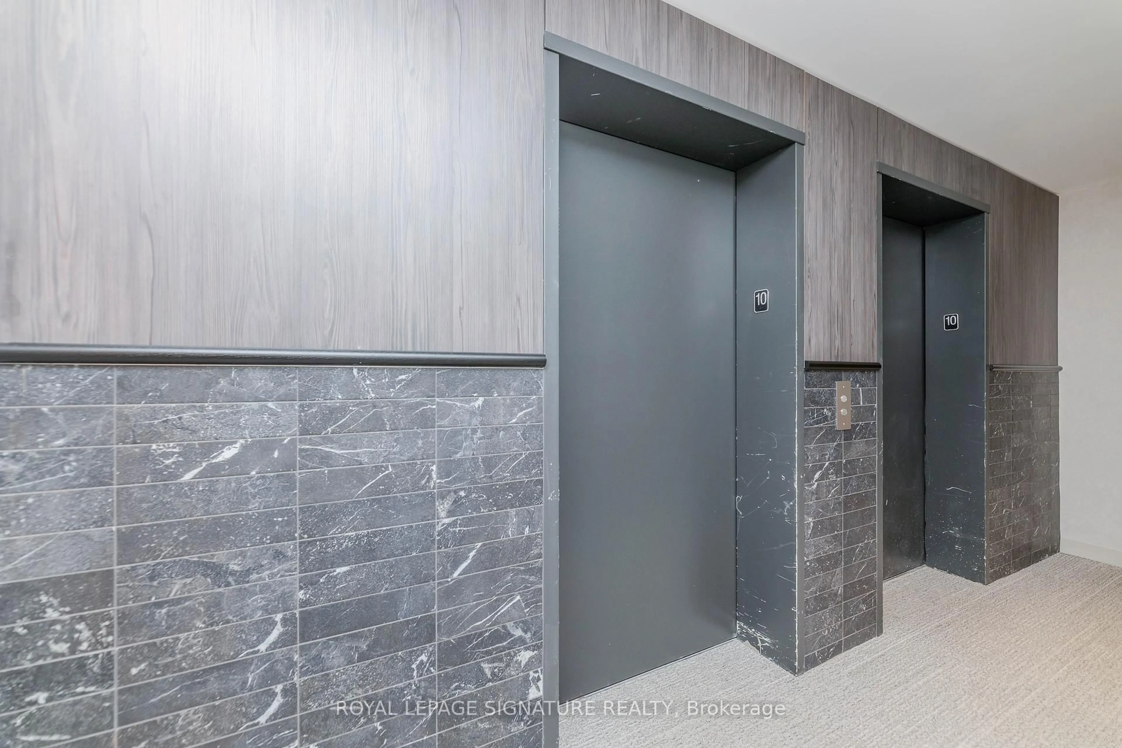 Indoor foyer for 1195 The Queensway #901, Toronto Ontario M8Z 1R6