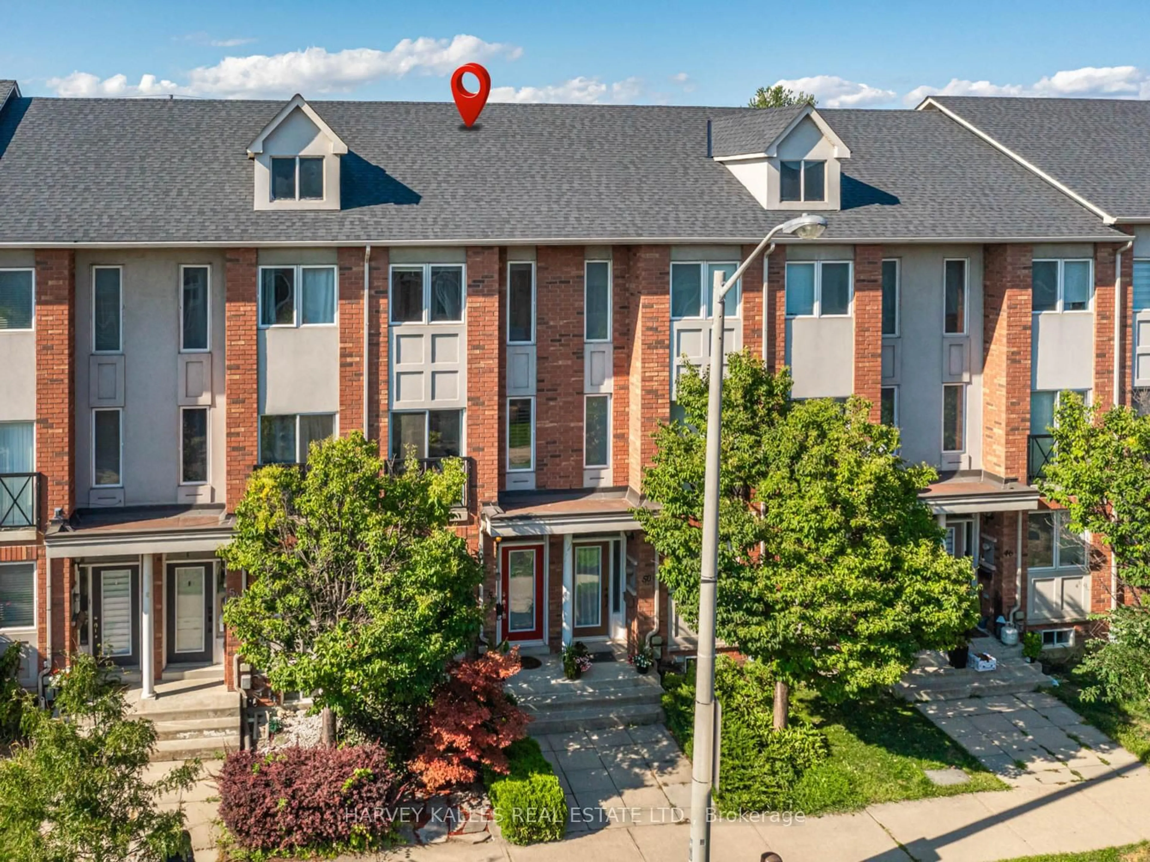 A pic from outside/outdoor area/front of a property/back of a property/a pic from drone, street for 52 Market Garden Mews, Toronto Ontario M8Z 0A5
