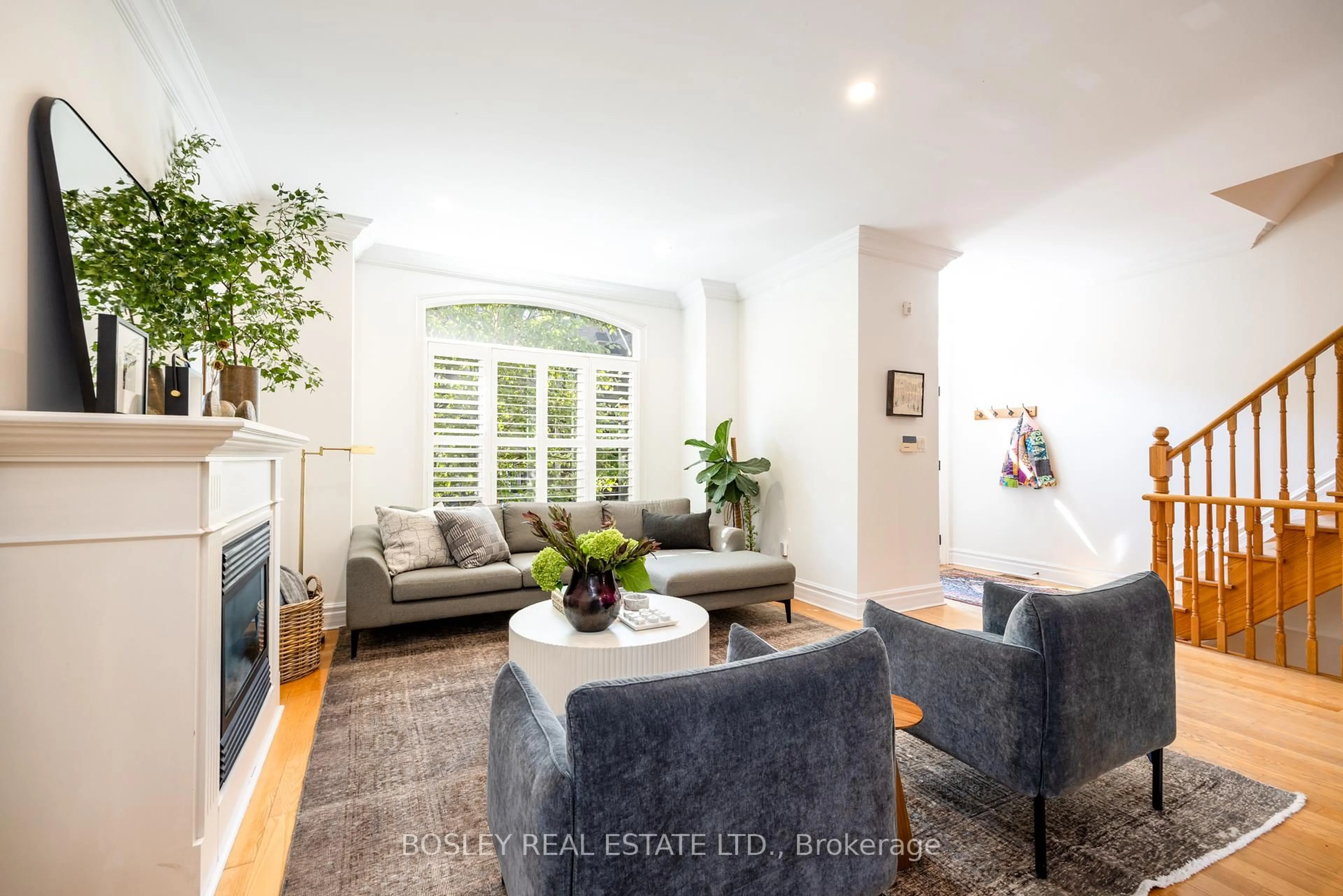 Living room with furniture, unknown for 5 Lukow Terr, Toronto Ontario M6R 3B7