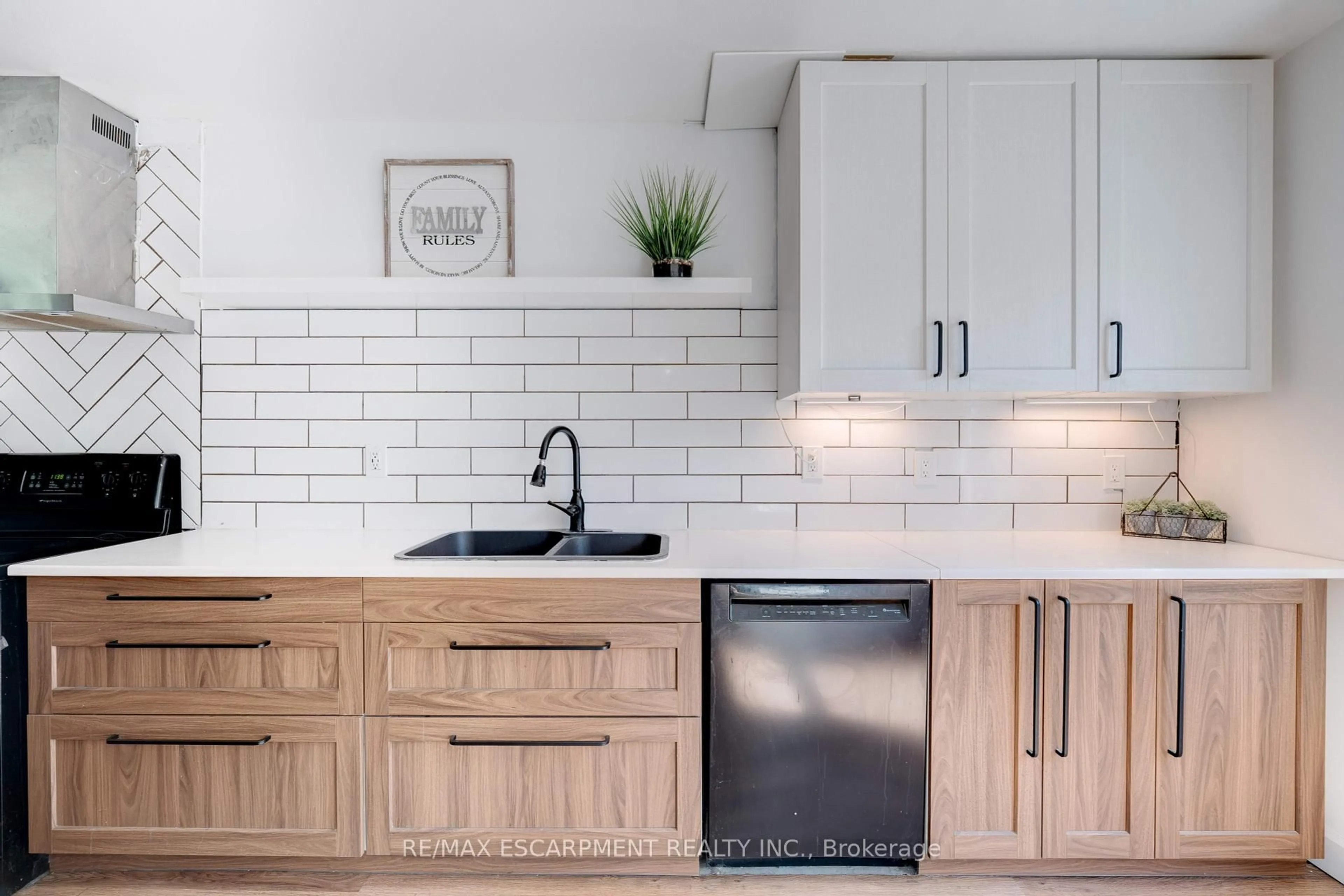 Contemporary kitchen, ceramic/tile floor for 2261 Leominster Dr, Burlington Ontario L7P 3W8
