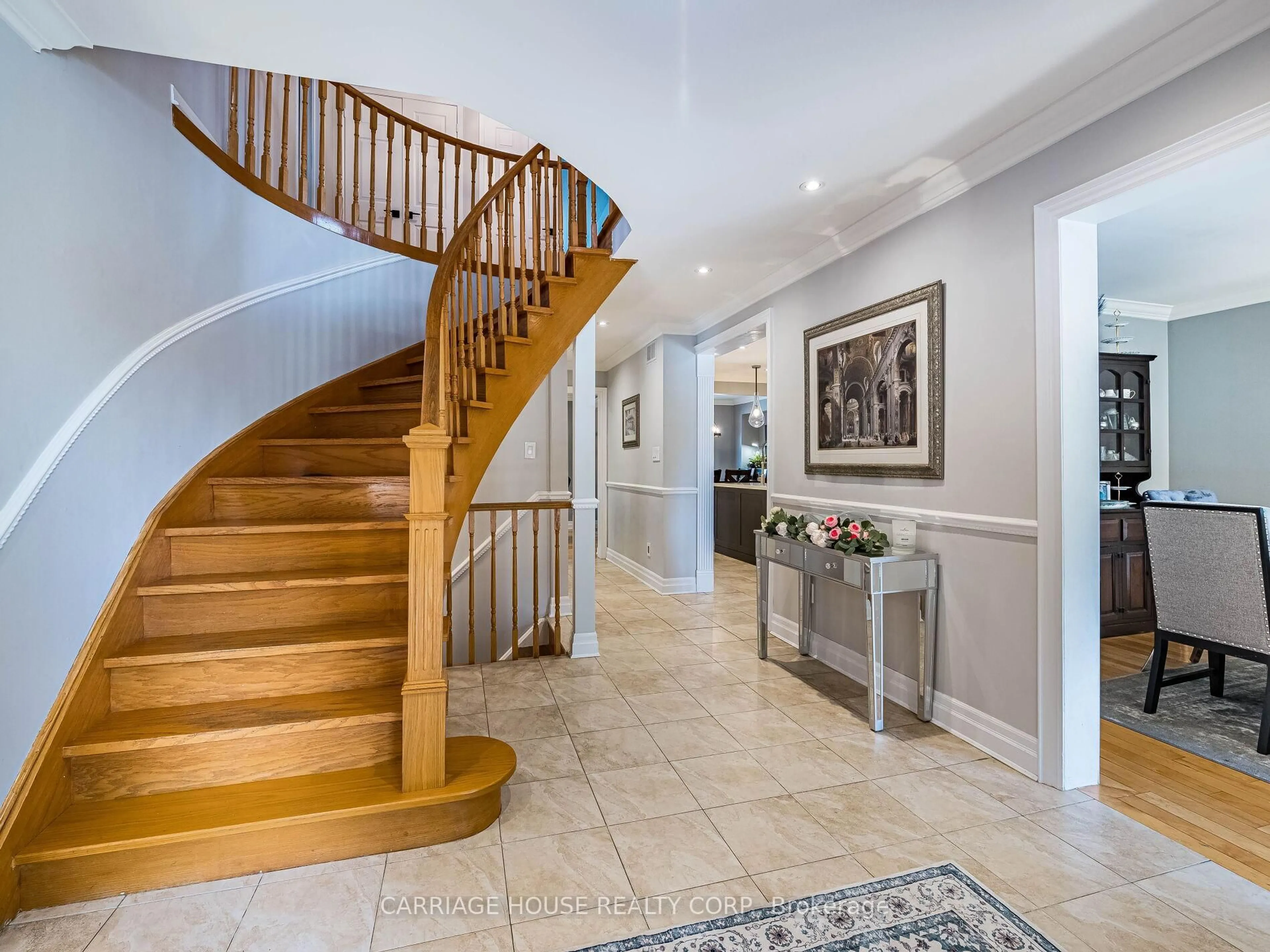 Indoor foyer for 16 Stowe Crt, Brampton Ontario L6Z 4C5