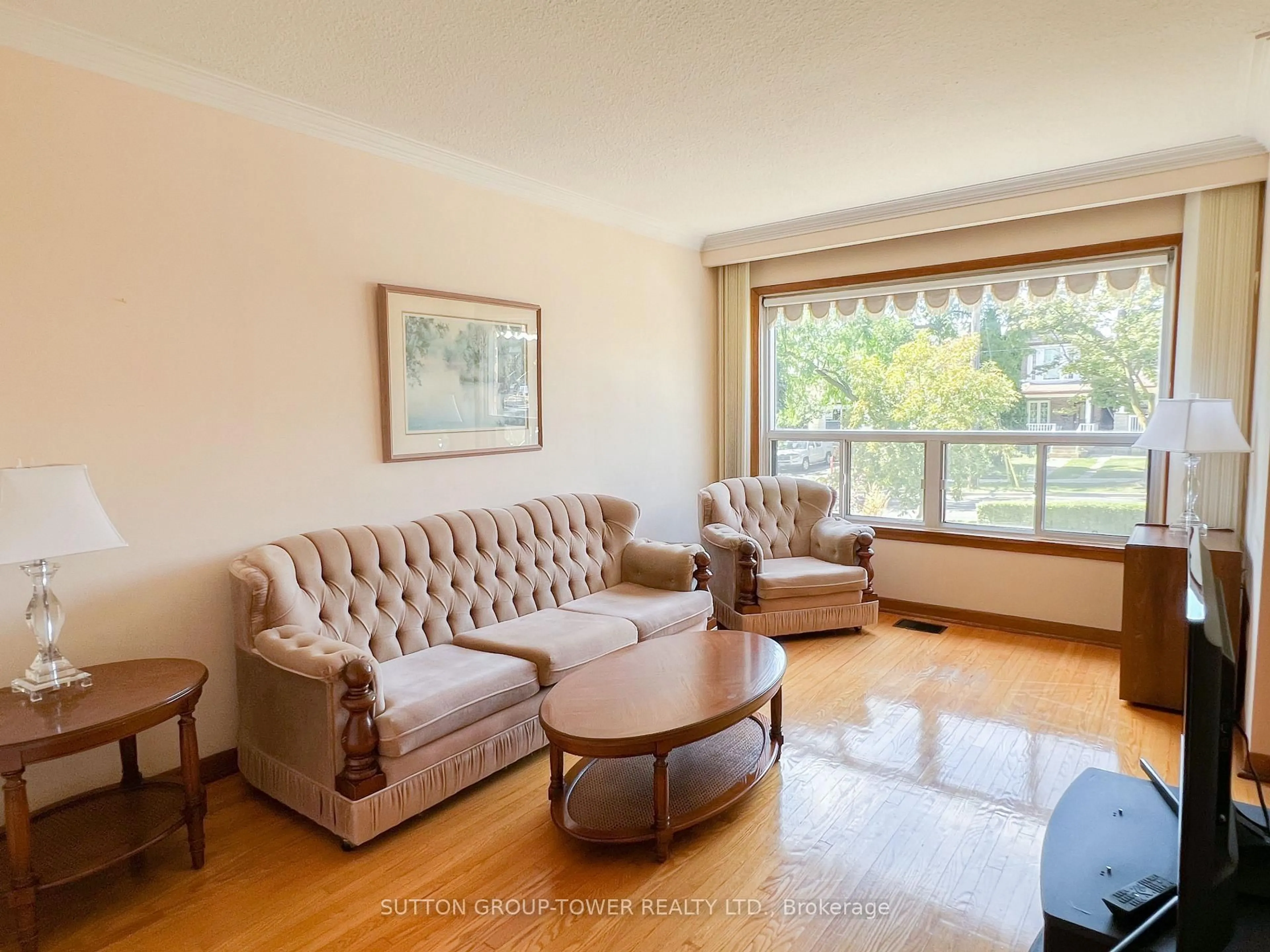 Living room with furniture, wood/laminate floor for 107 Caledonia Rd, Toronto Ontario M6E 4S8