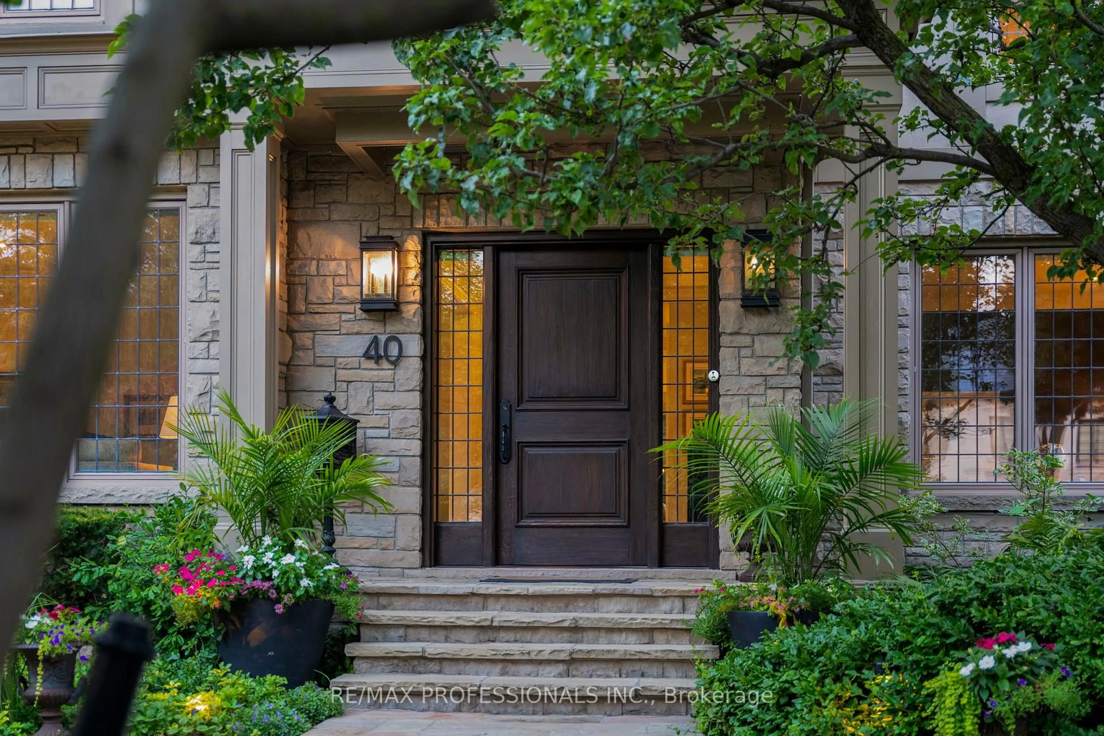 Indoor entryway for 40 Edgehill Rd, Toronto Ontario M9A 4N4