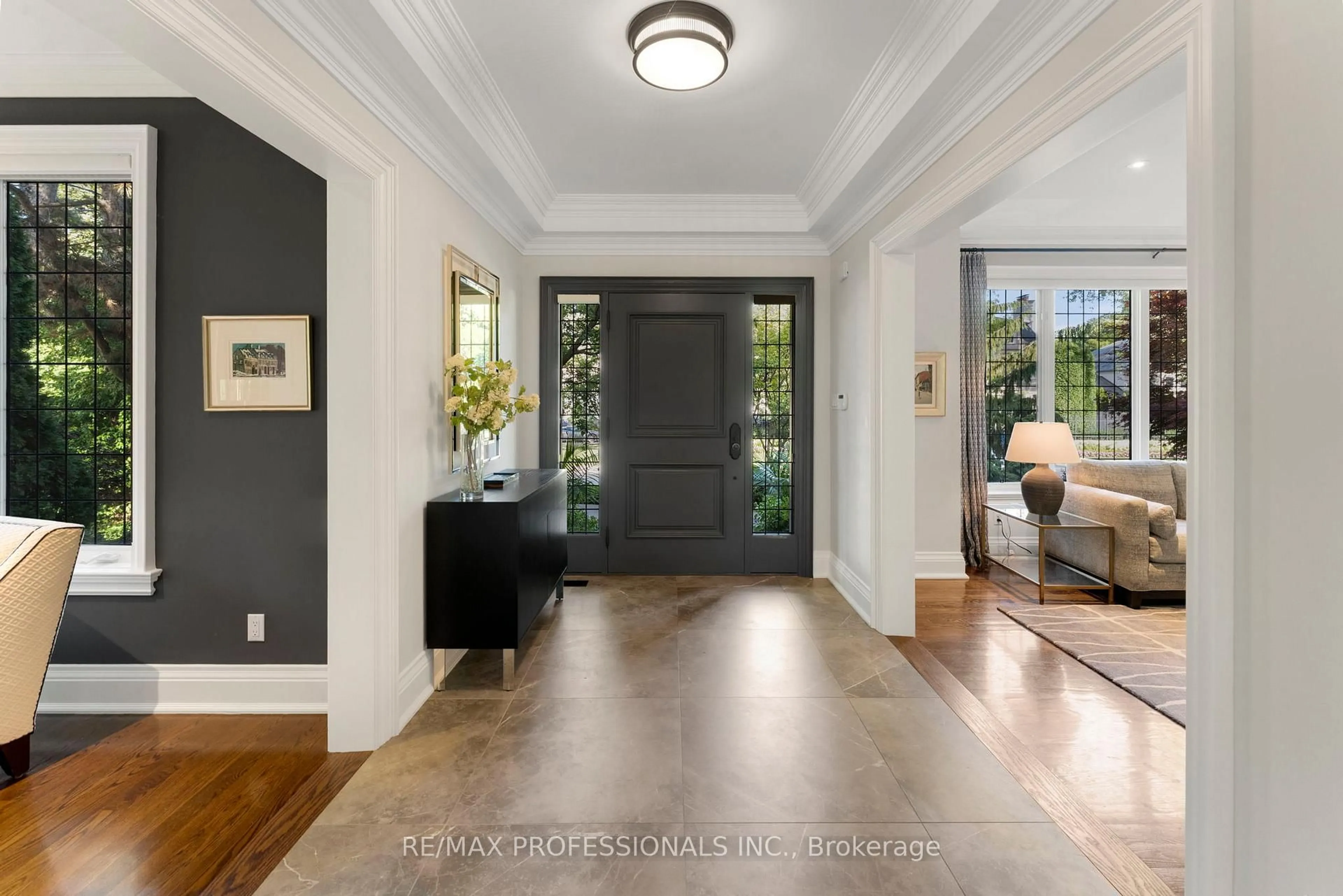 Indoor entryway for 40 Edgehill Rd, Toronto Ontario M9A 4N4