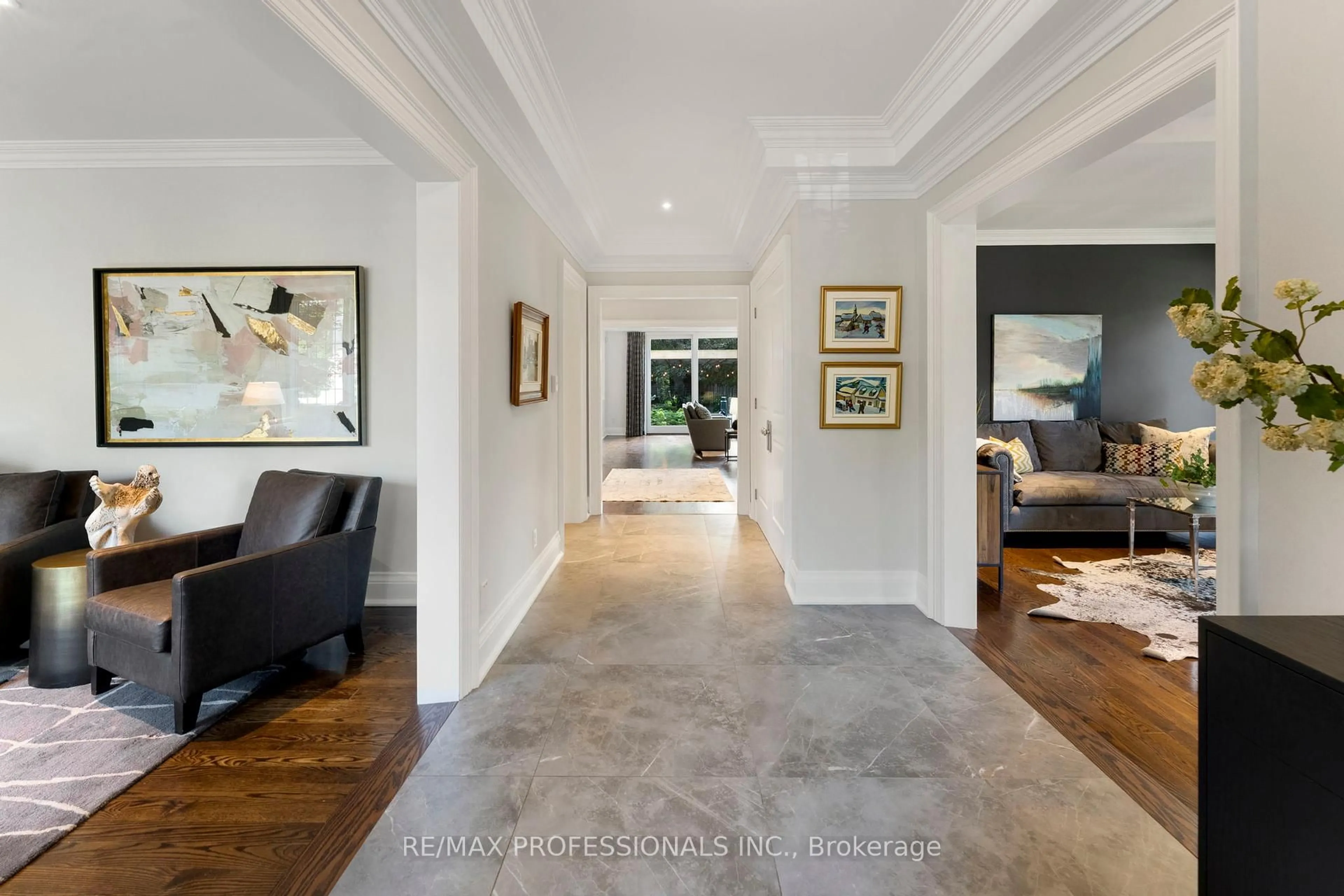 Indoor entryway for 40 Edgehill Rd, Toronto Ontario M9A 4N4