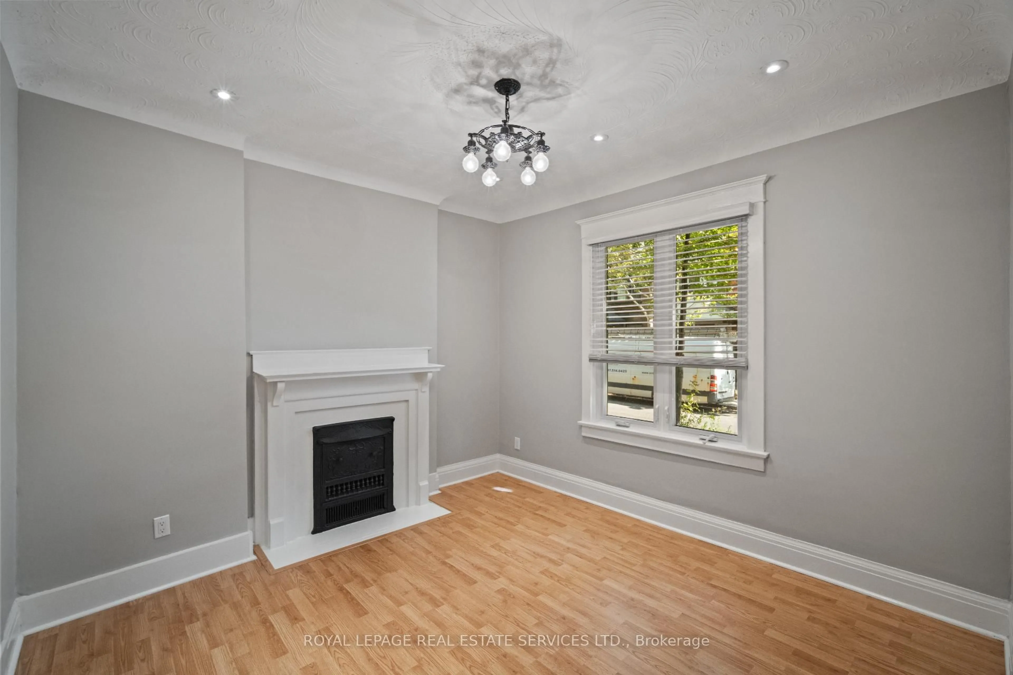 A pic of a room for 712 Gladstone Ave, Toronto Ontario M6H 3J4
