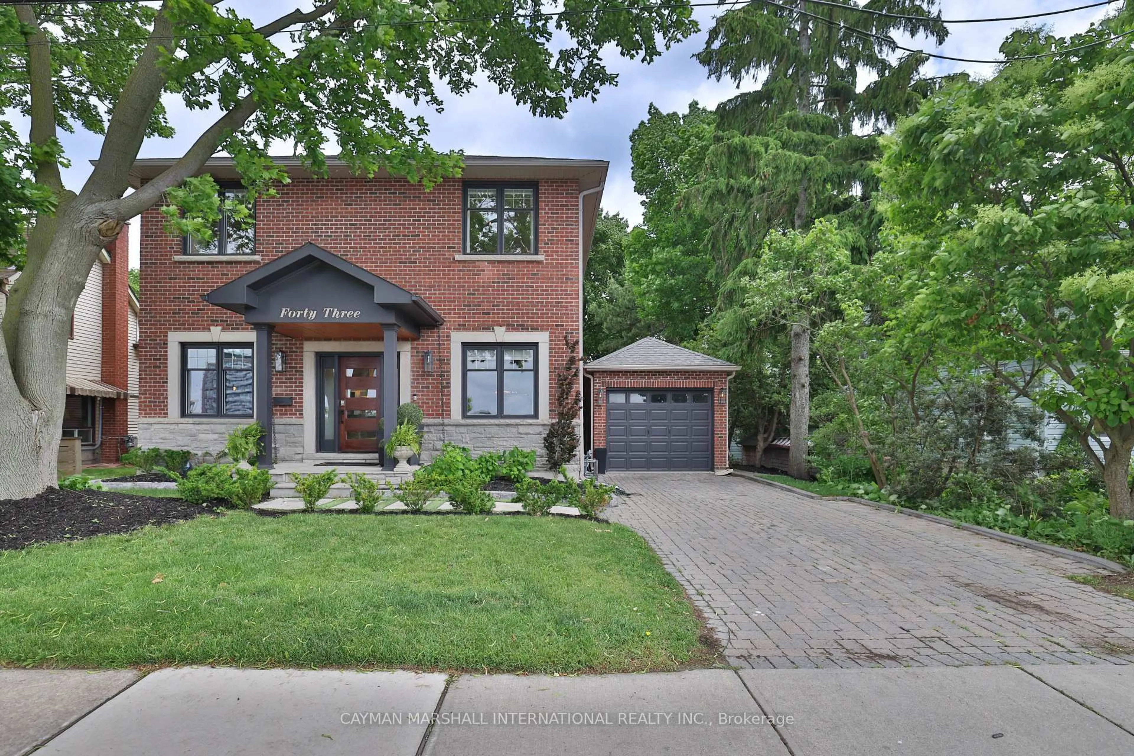 Home with brick exterior material, street for 43 Mississauga Rd, Mississauga Ontario L5H 2H3