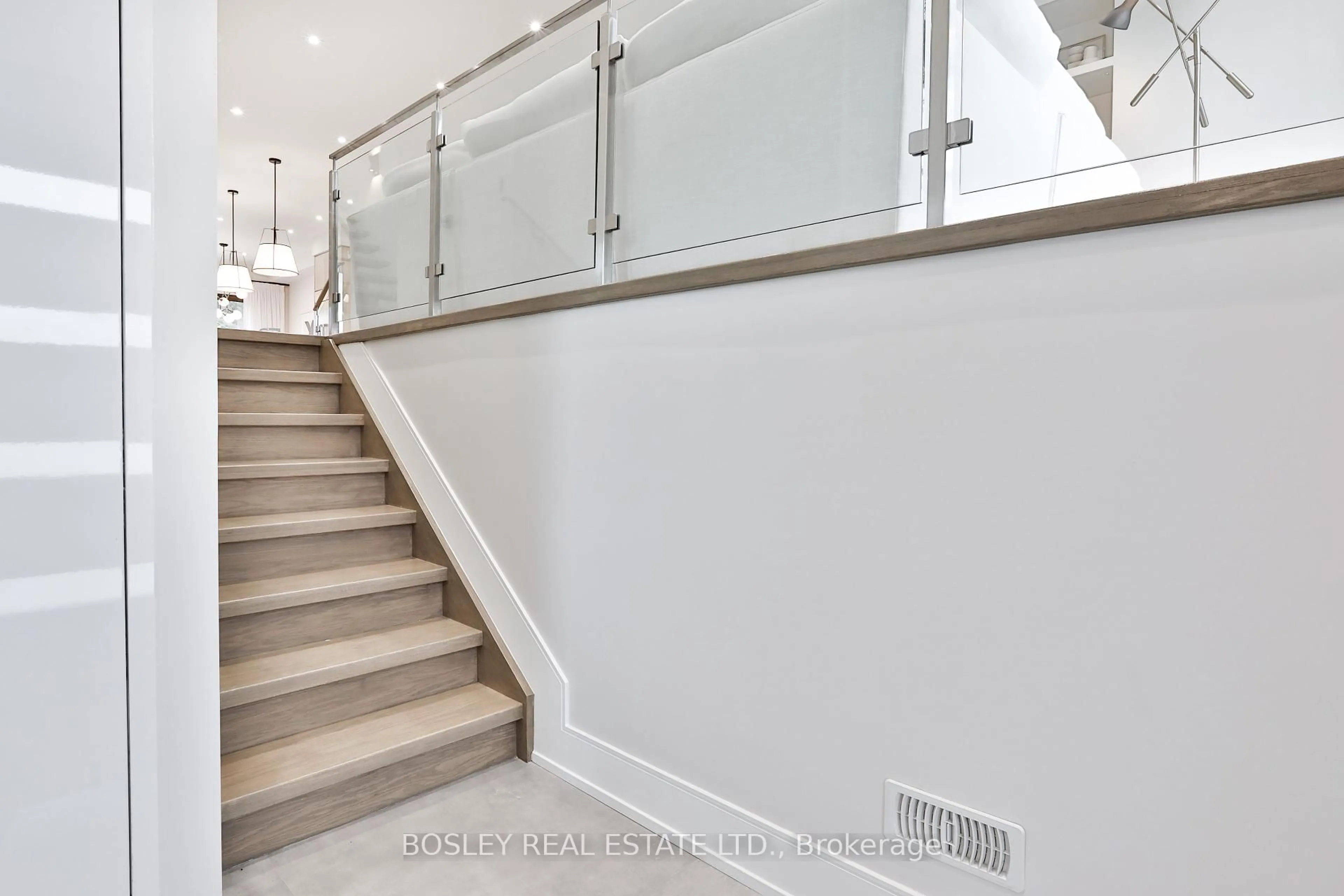 Stairs for 23A Lunness Rd, Toronto Ontario M8W 4M2
