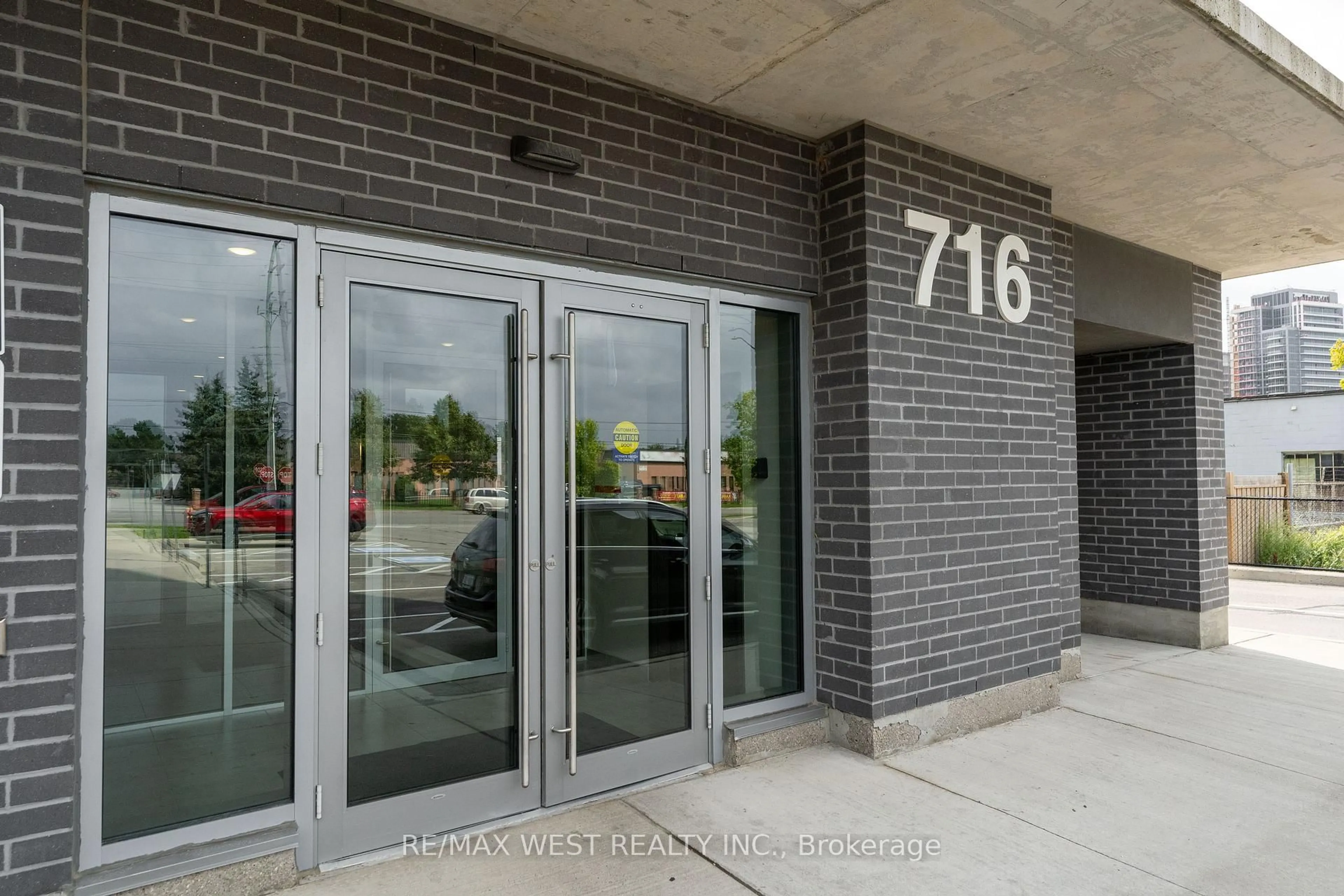 Indoor foyer for 716 Main St St #910, Milton Ontario L9T 3P6