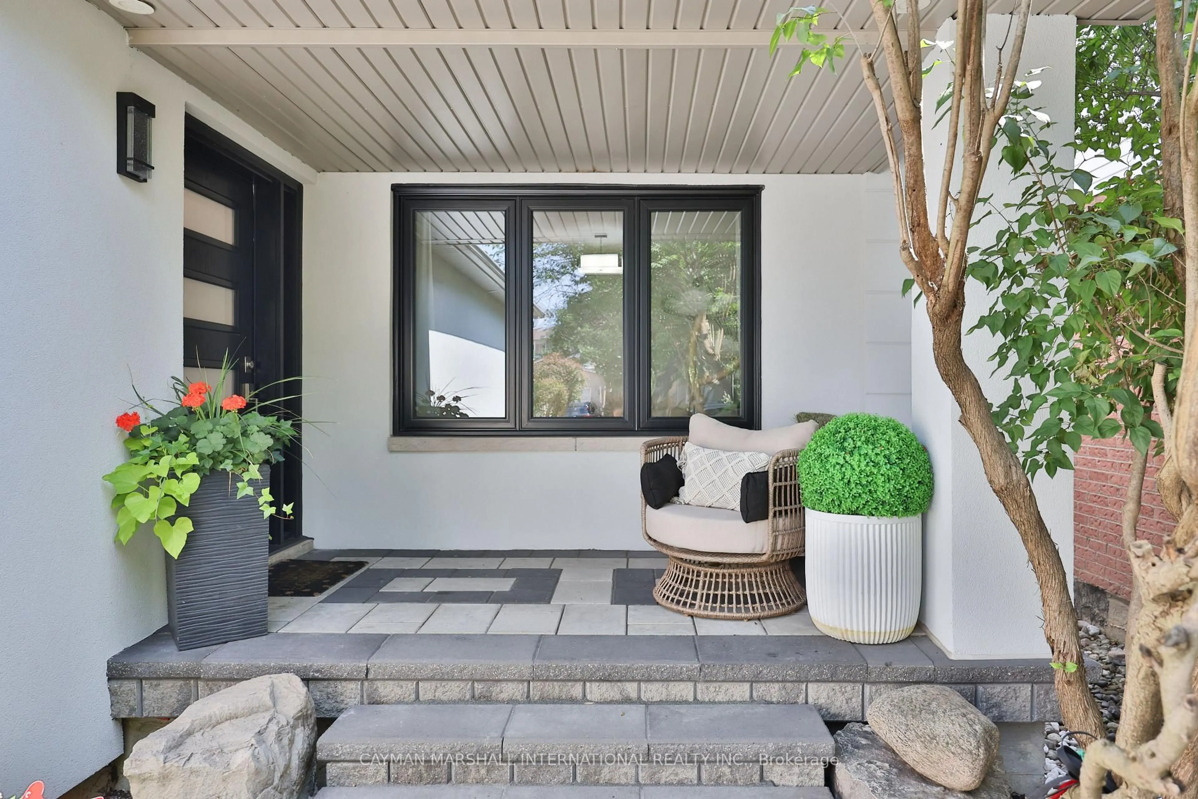 Indoor entryway for 5551 River Grove Ave, Mississauga Ontario L5M 3T6