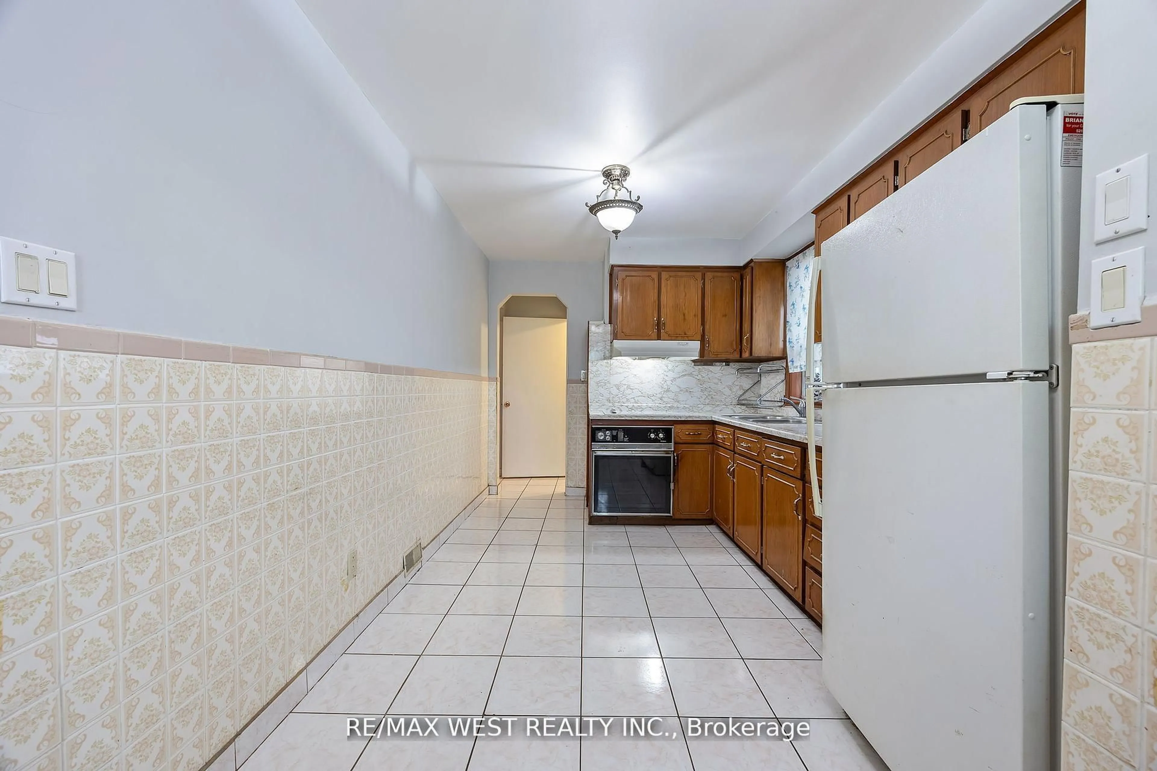 Standard kitchen, ceramic/tile floor for 47 Brawley Ave, Toronto Ontario M8Z 4Z5