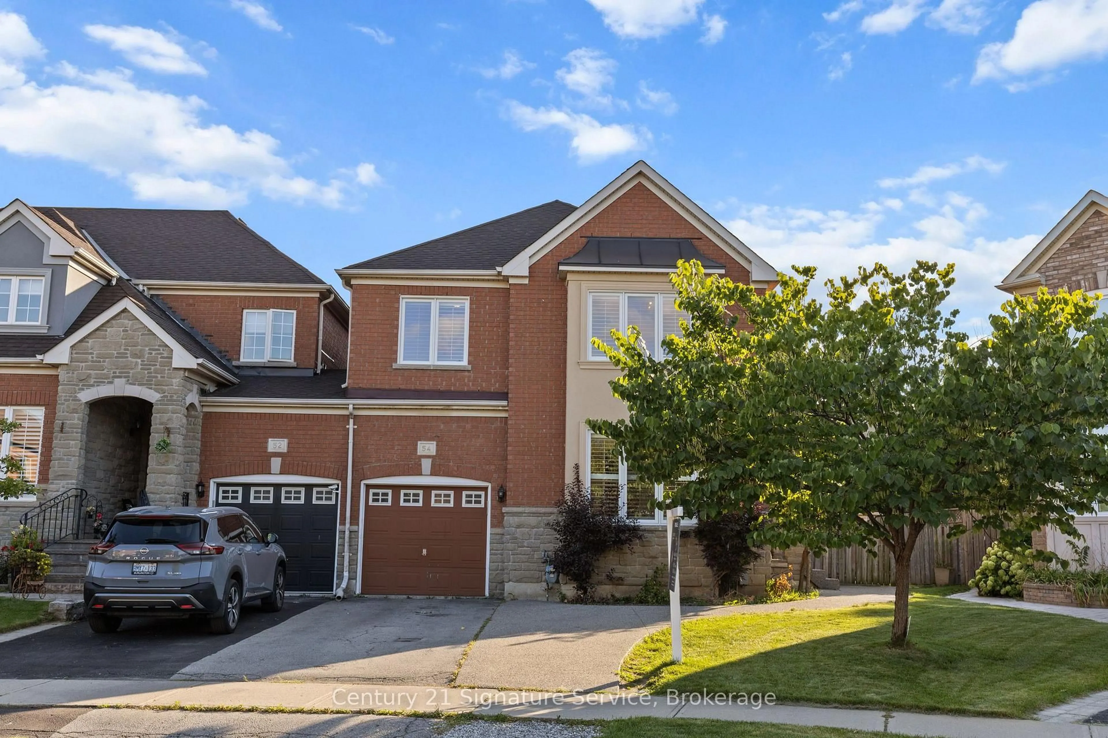 Home with brick exterior material, street for 54 Millhouse Mews, Brampton Ontario L6Y 5J8