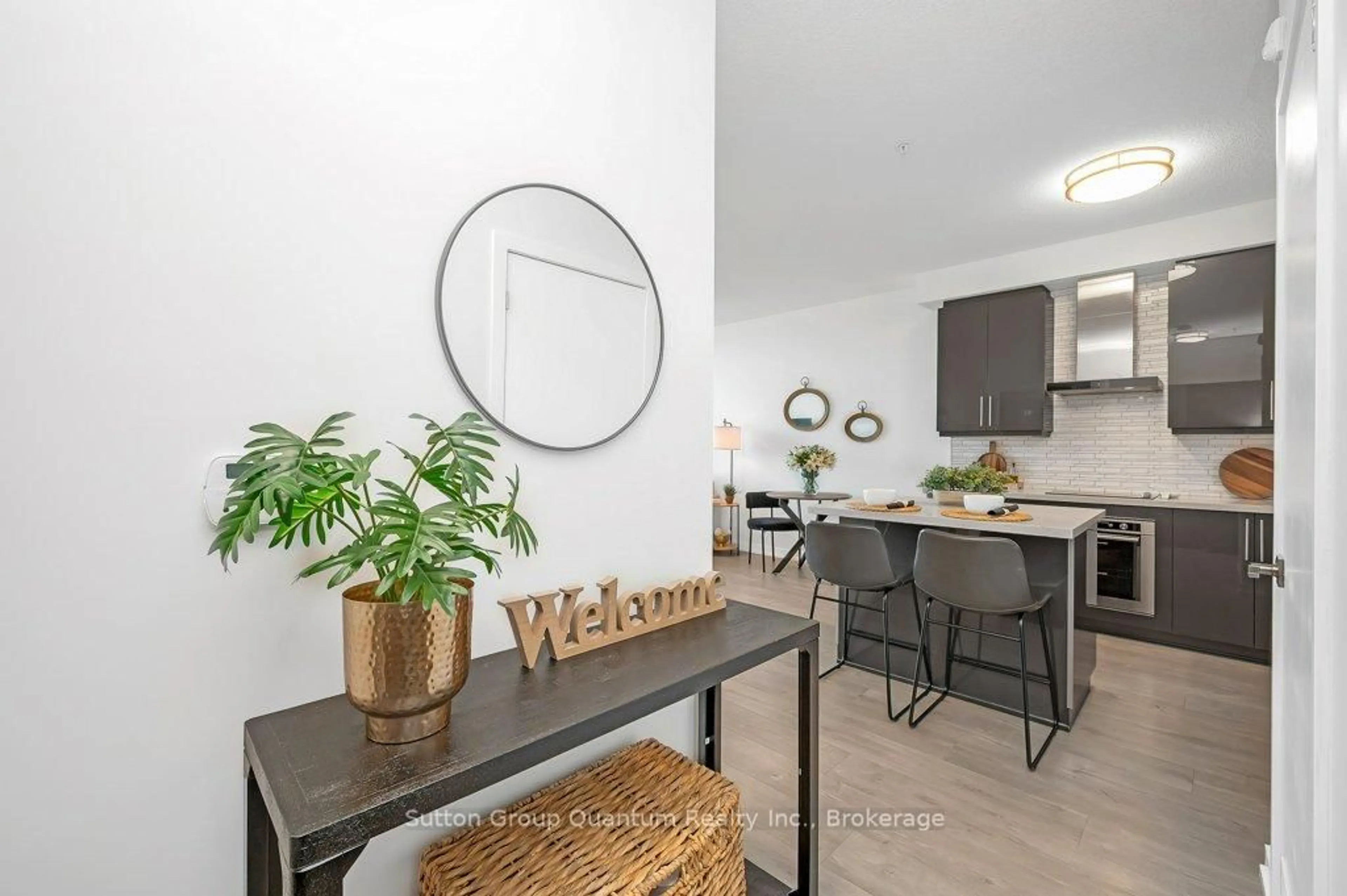 Open concept kitchen, unknown for 2093 Fairview St #2010, Burlington Ontario L7R 0E6