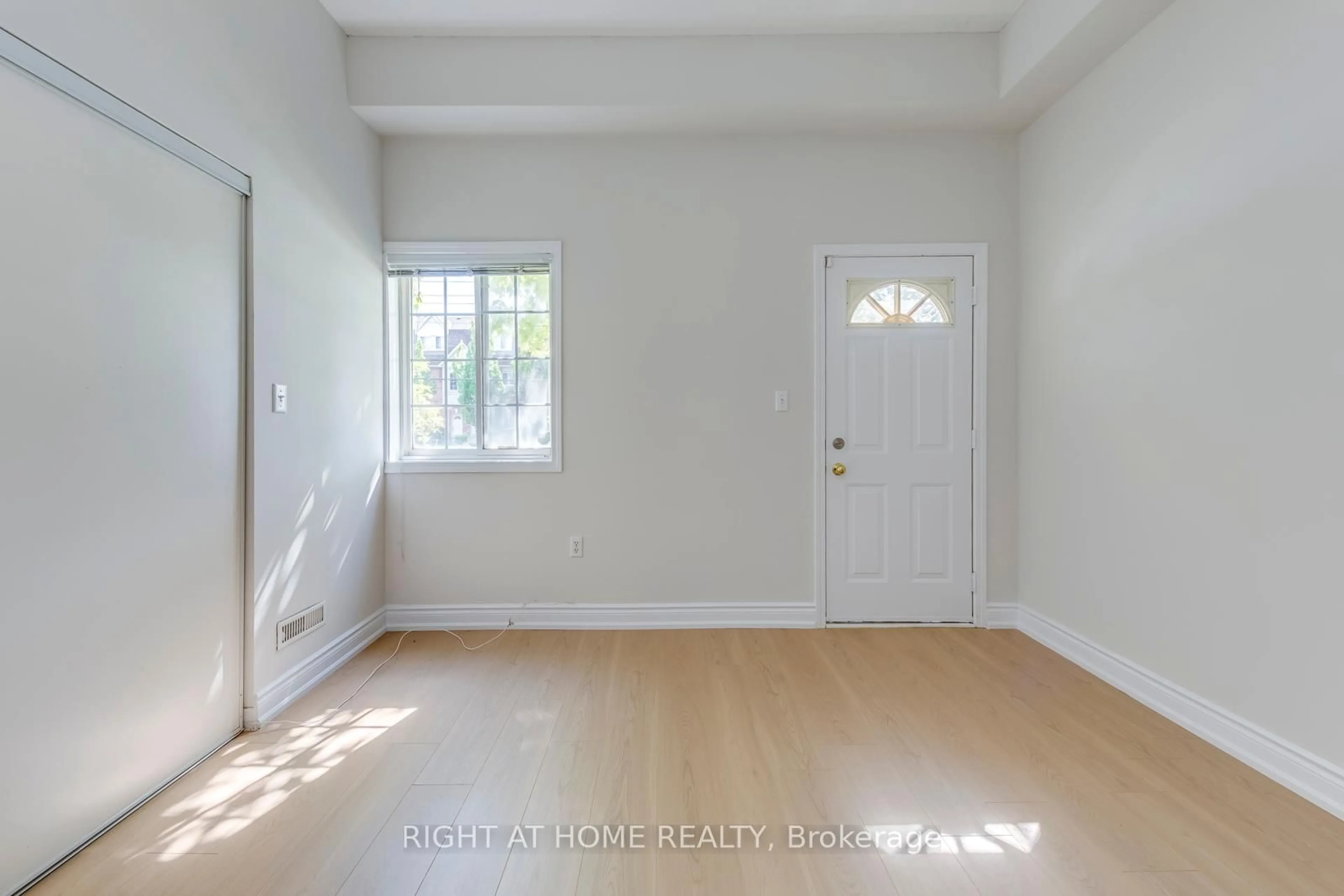 Unknown for 4991 Rathkeale Rd #14, Mississauga Ontario L5V 2G9