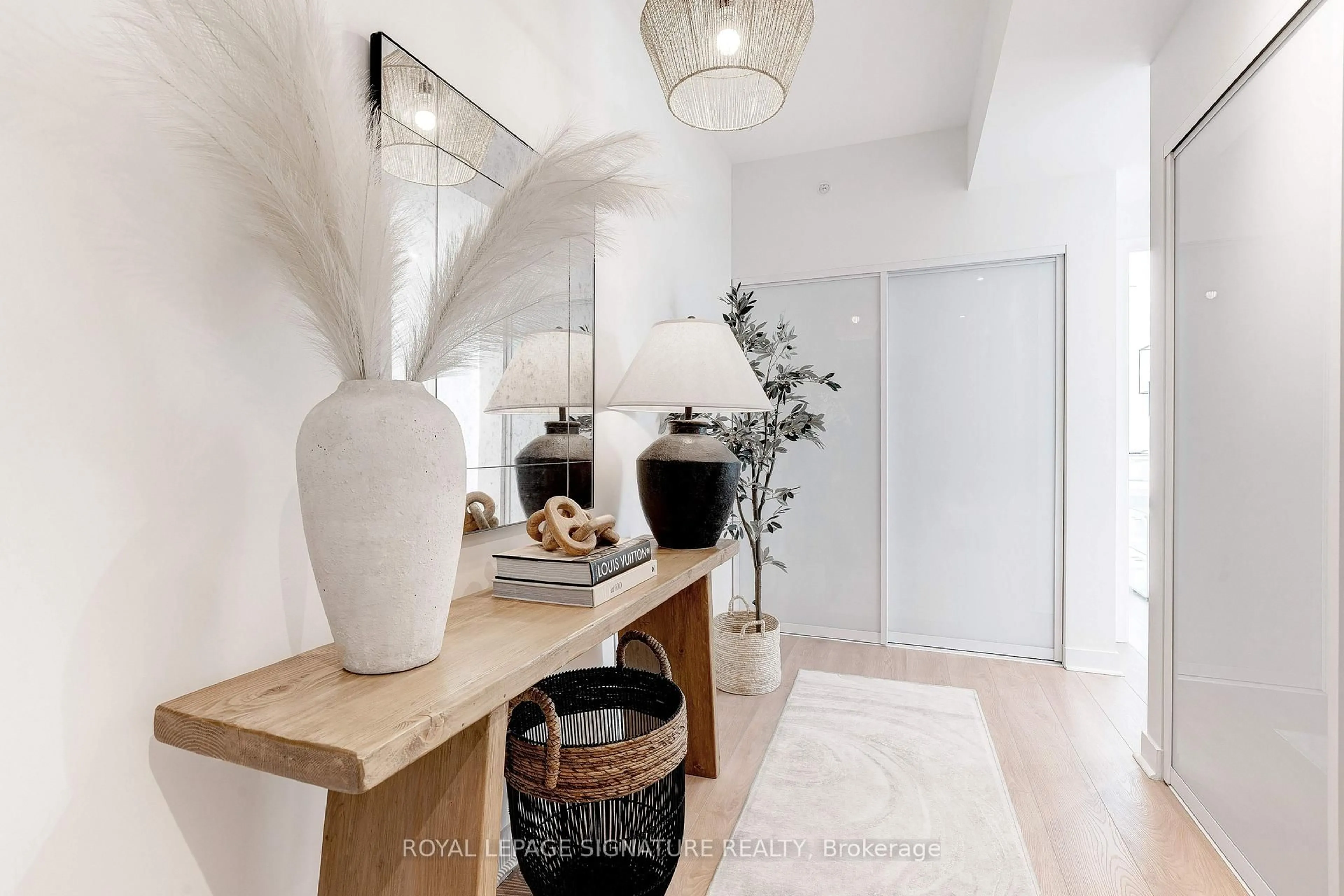 Indoor entryway for 1119 Cooke Blvd #B630, Burlington Ontario L7T 0C7