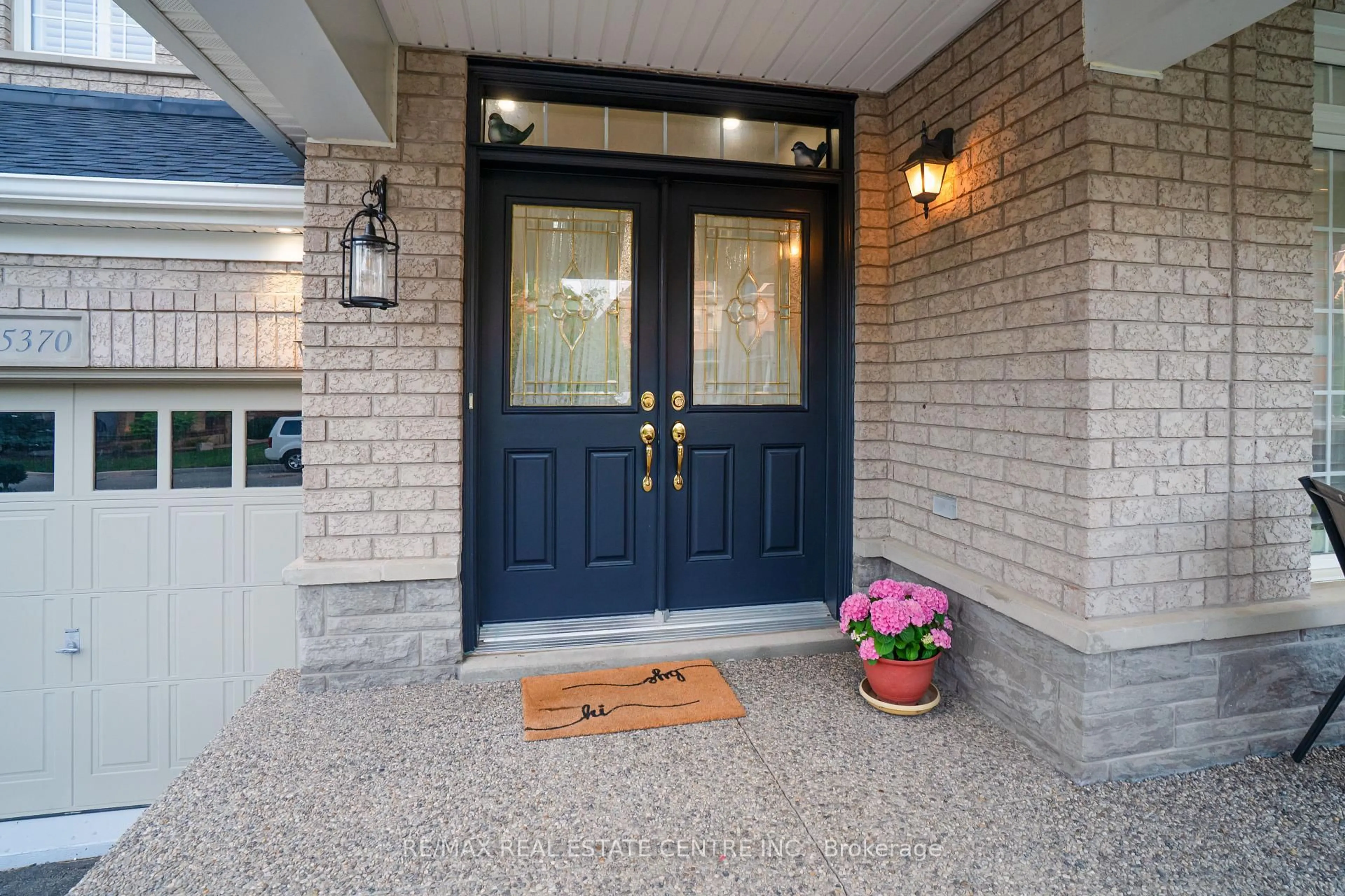 Indoor entryway for 5370 Mallory Rd, Mississauga Ontario L5M 0J3