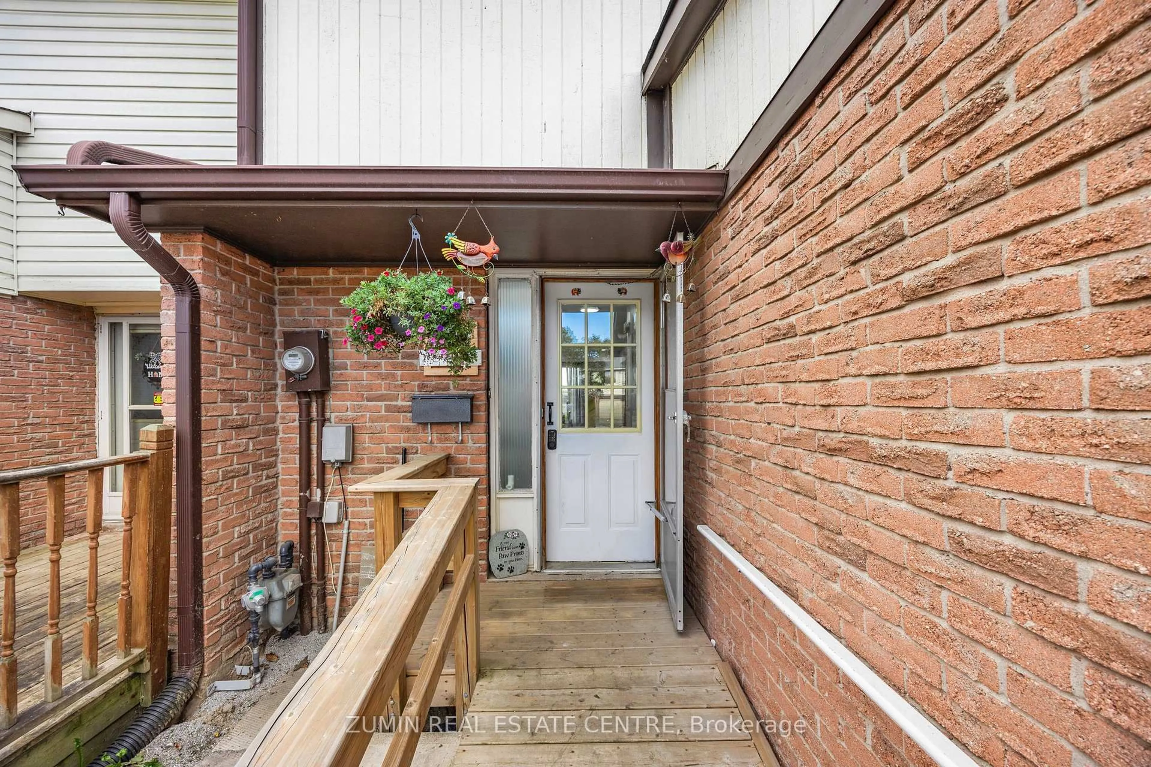 Indoor entryway for 14 Johanna Dr, Orangeville Ontario L9W 3S5